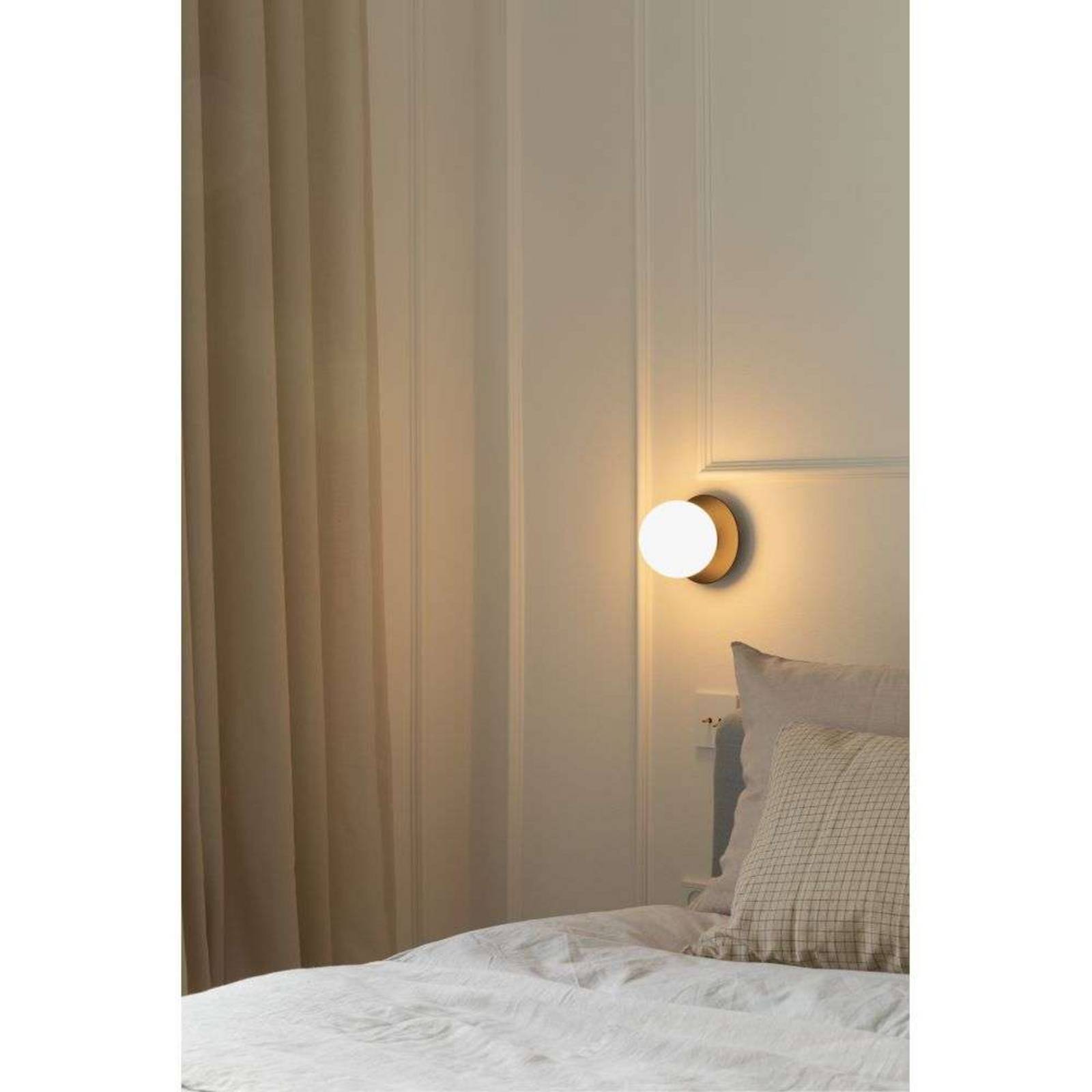 Nuura Wandleuchte Liila 1, Ø 14 cm, IP44 , schwarz/opal günstig online kaufen