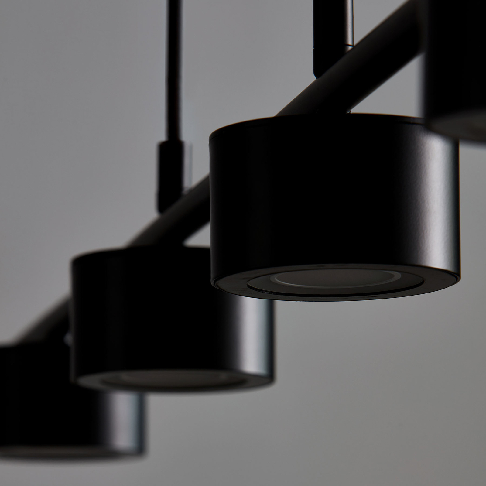 LED-pendellampe Clyde, 4 lyskilder, svart, lengde 115 cm