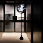 Lámpara de pie LED Melt Cone Slim de Tom Dixon, gris humo, 180 cm