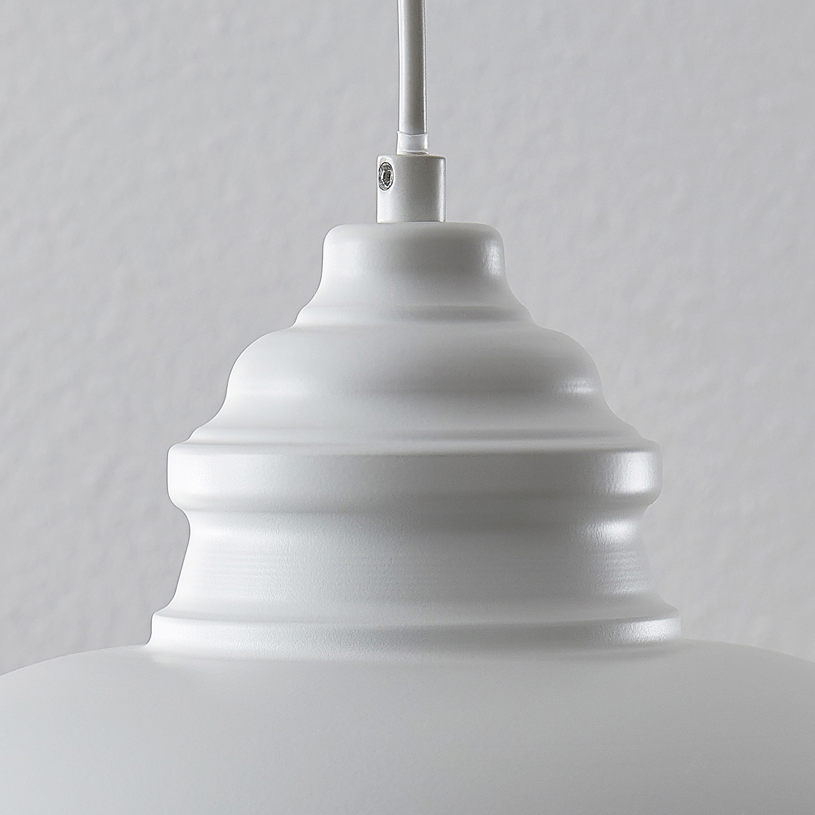Lindby Cliona závesná lampa, biela matná