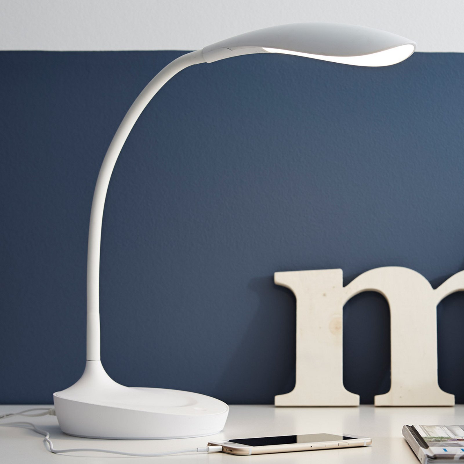 Markslöjd Lampă de masă LED Swan alb - Studiu / Birou - Scandinavă - Plastic
