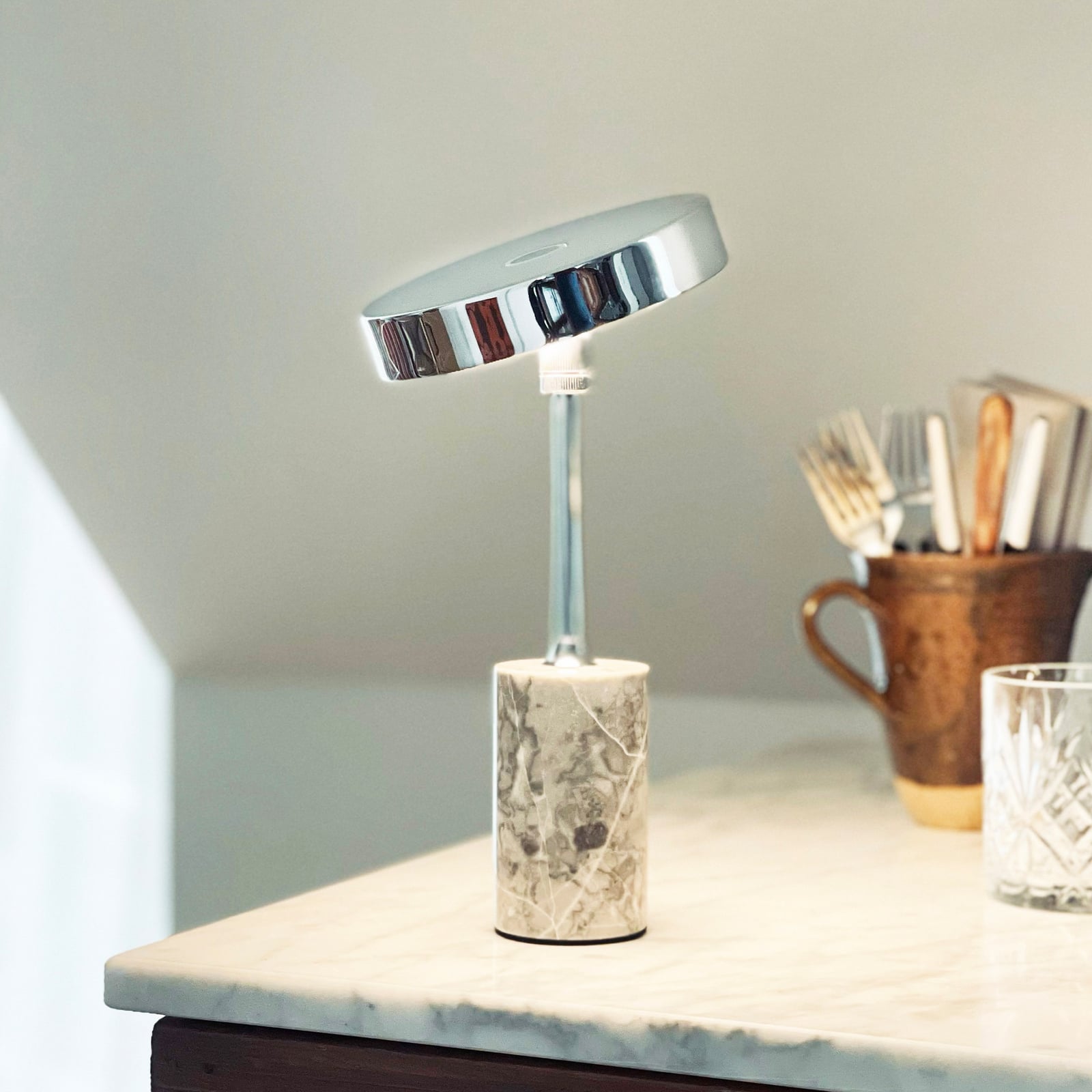 Lampe à poser LED Starlight rechargeable, chrome/gris - Dyberg Larsen