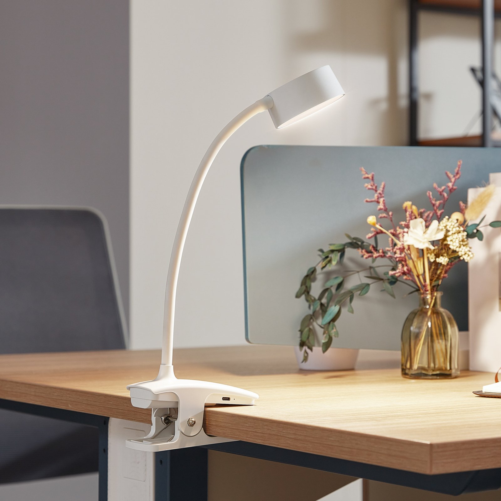 Maori LED Portable Bordslampa w/Klämma Vit - Lindby