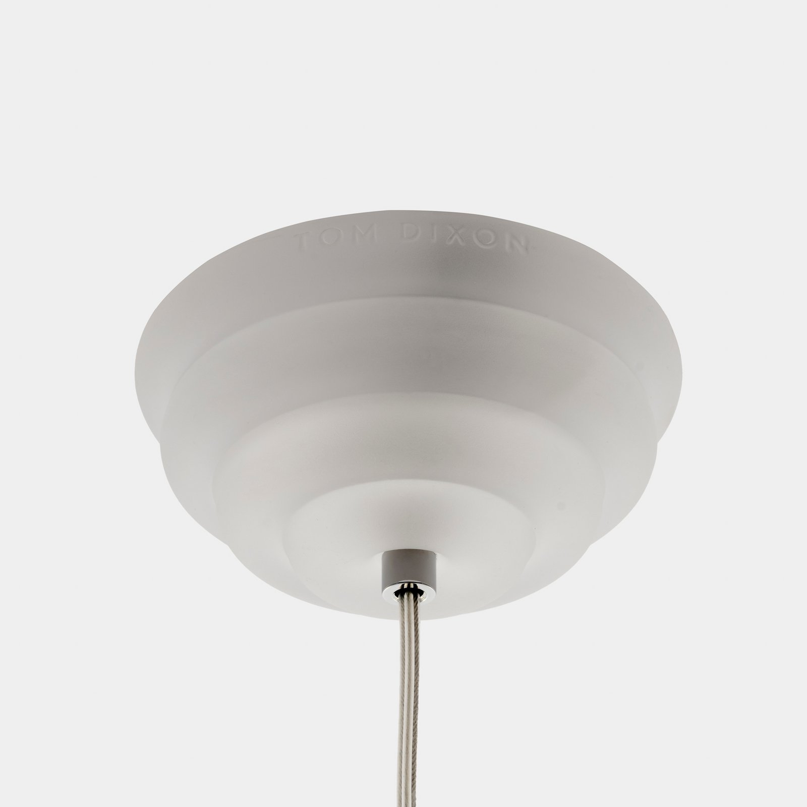 Candeeiro suspenso LED Tom Dixon Press Sphere Mini fosco Ø 15 cm Candeeiro suspenso LED Tom Dixon Press Sphere Mini fosco Ø 15 cm