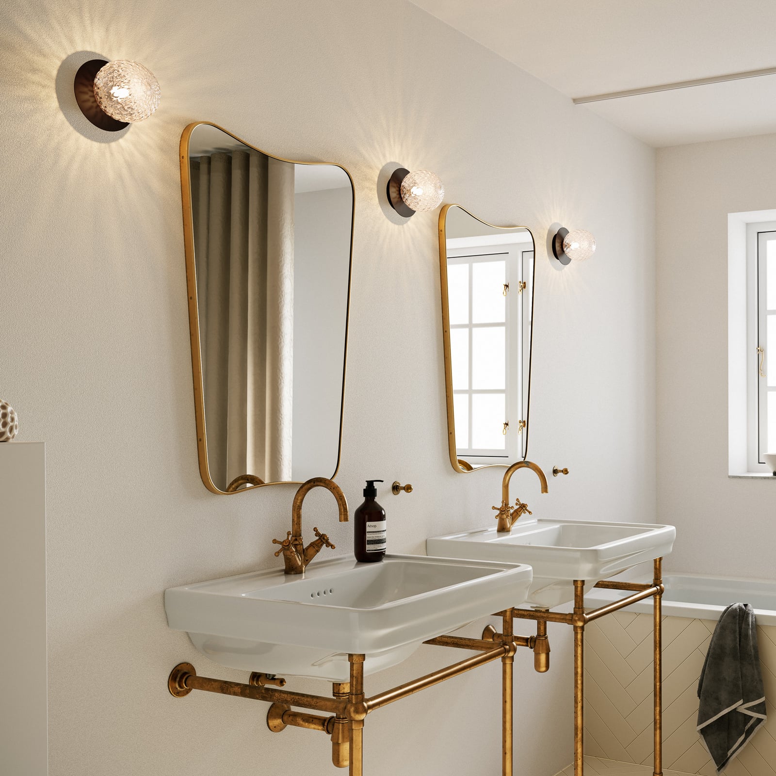 Liila 1 Wall/Ceiling Lamp IP44 Small Black/Optic Clear - Nuura