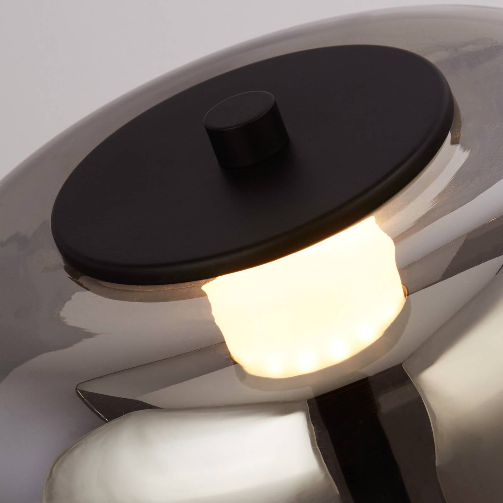 Searchlight LED stojací lampa Frisbee se stínidlem ze skla