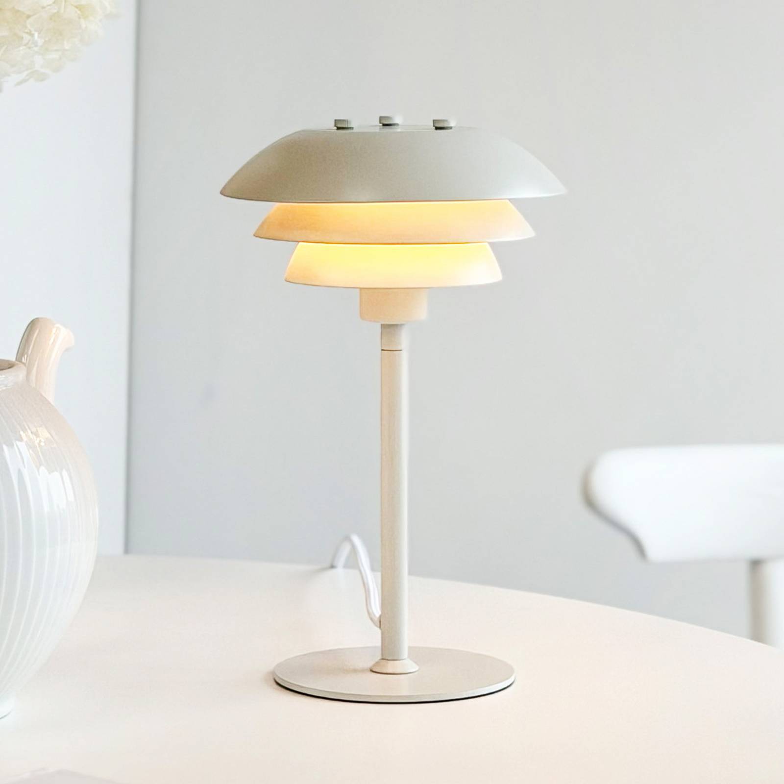 Lampa stołowa Dyberg Larsen SIXTEEN, perłowo-biała, metalowa, E27