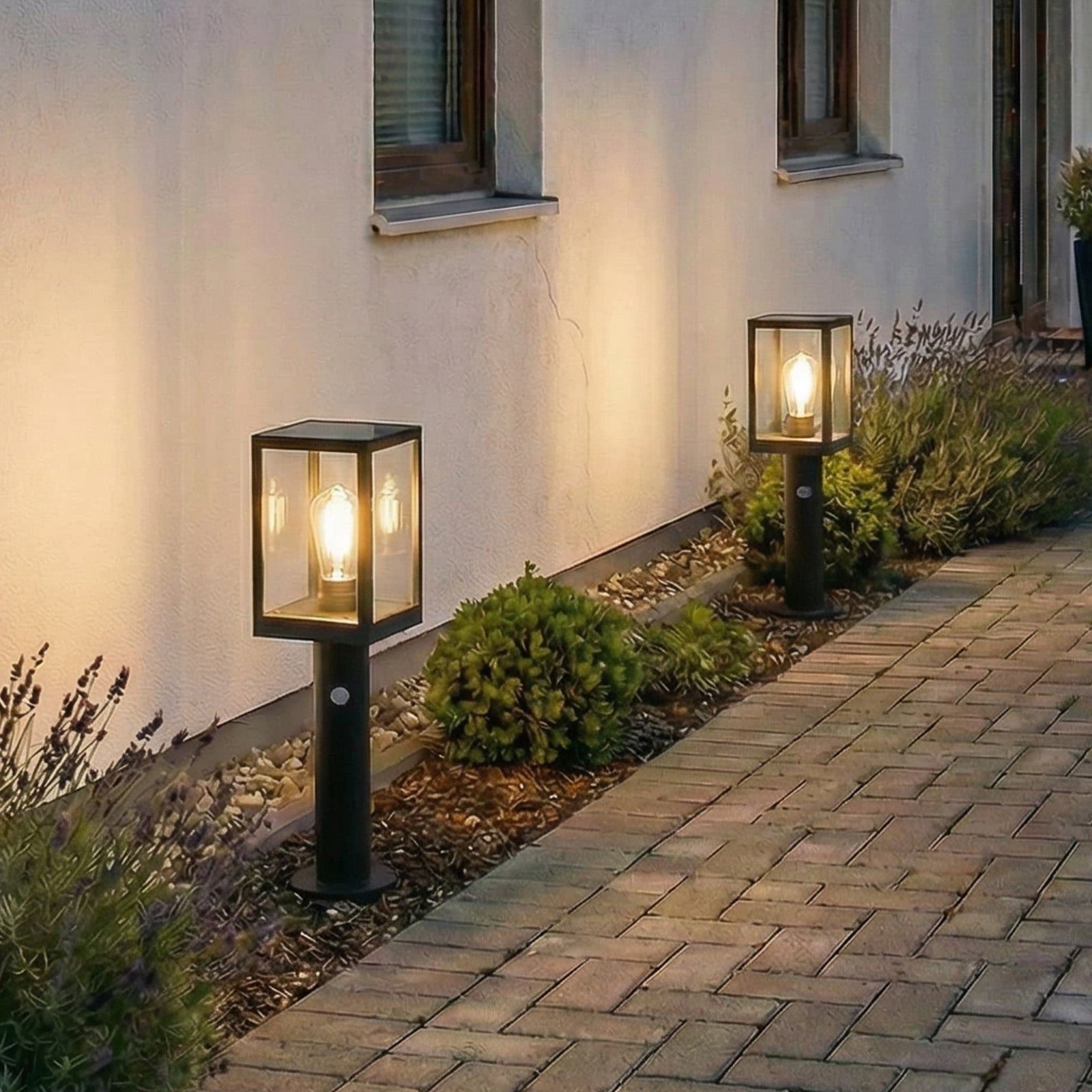 Relto LED-Solar-Wegeleuchte, Sensor, Erdspieß, 50cm Lindby - Terrasse - Modern - Glas - Eckig