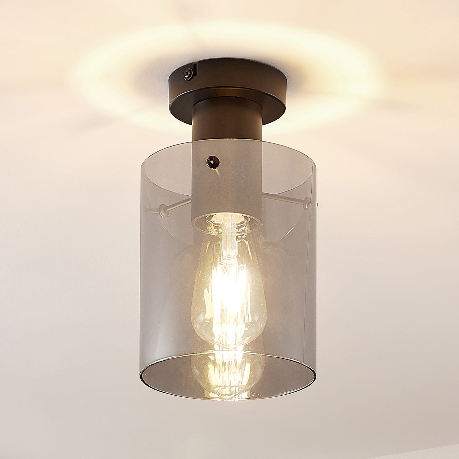 Lindby Kourtney taklampe med glasskjerm