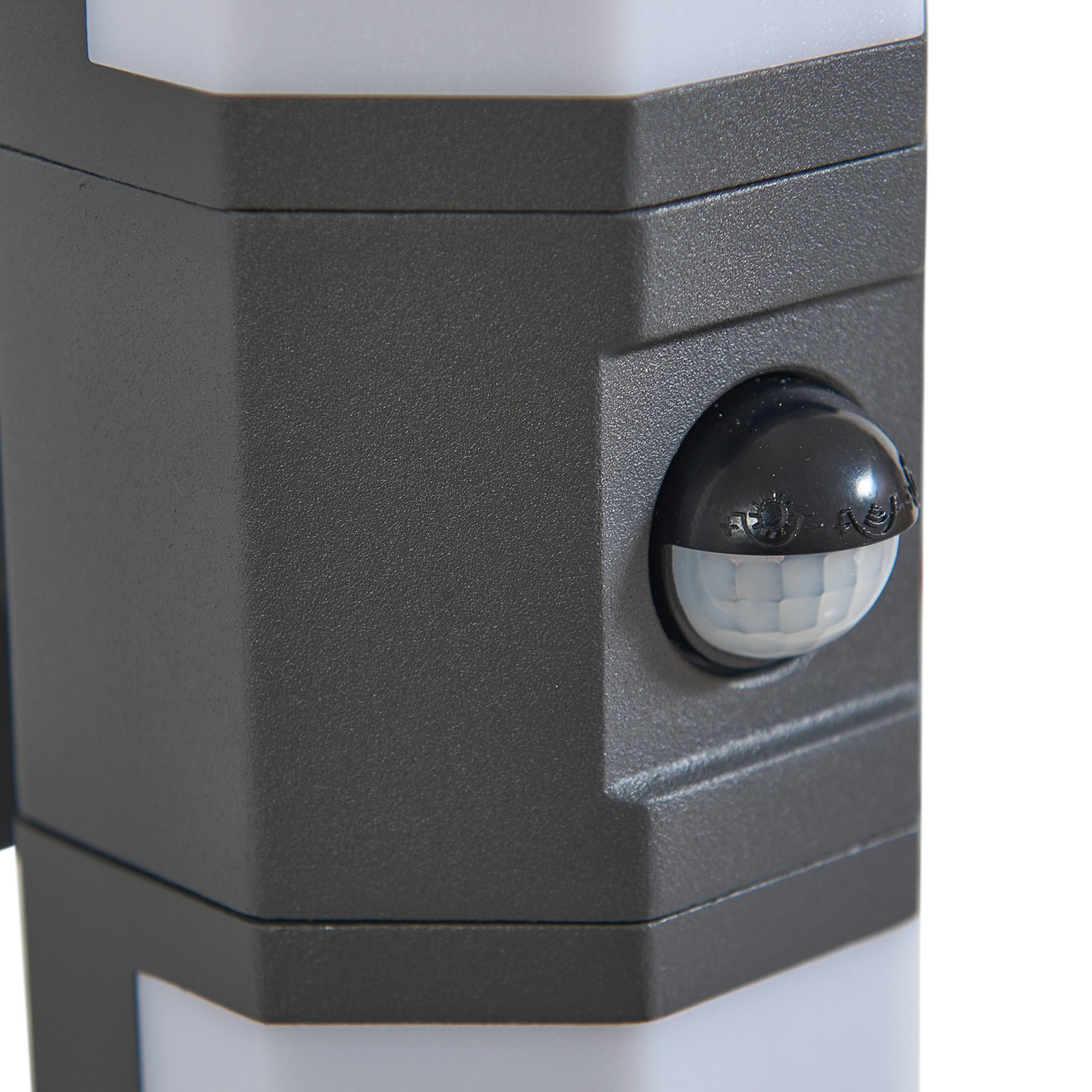 Alaric LED Außen Wandleuchte w/Sensor Weiß/Dark Grau - Lindby