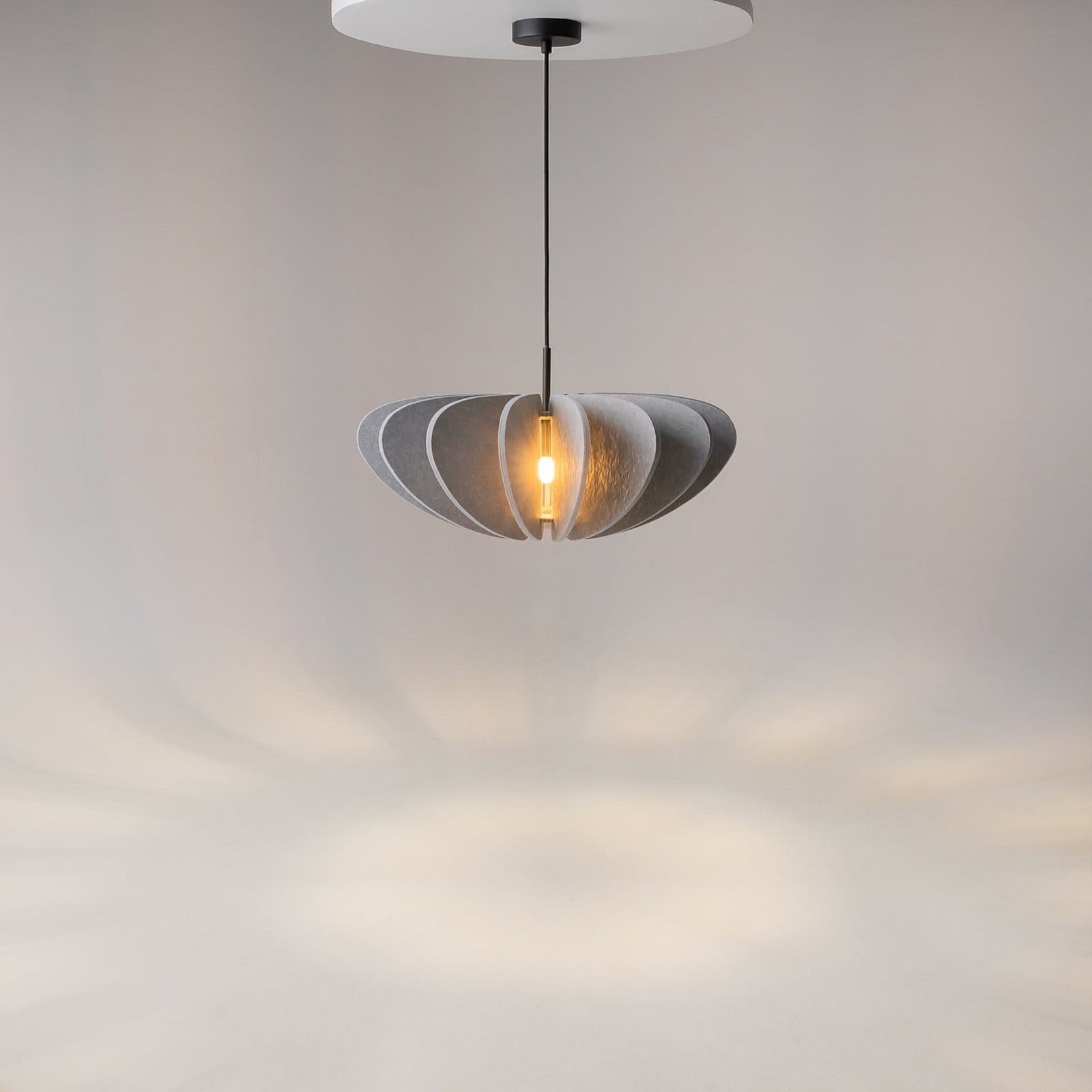 Maytoni lampă suspendată Cambio gri Ø 58 cm pâslă E27 - Camera de zi / sufragerie - modern - gri negru - Țesătură / Textil