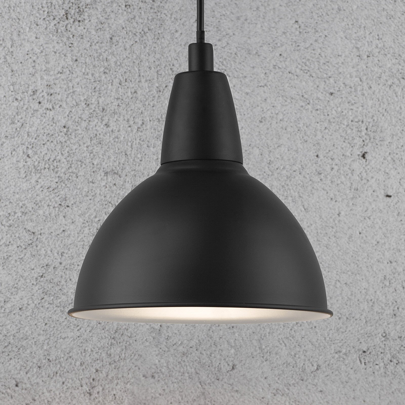 Trude hanging light with metal lampshade, black