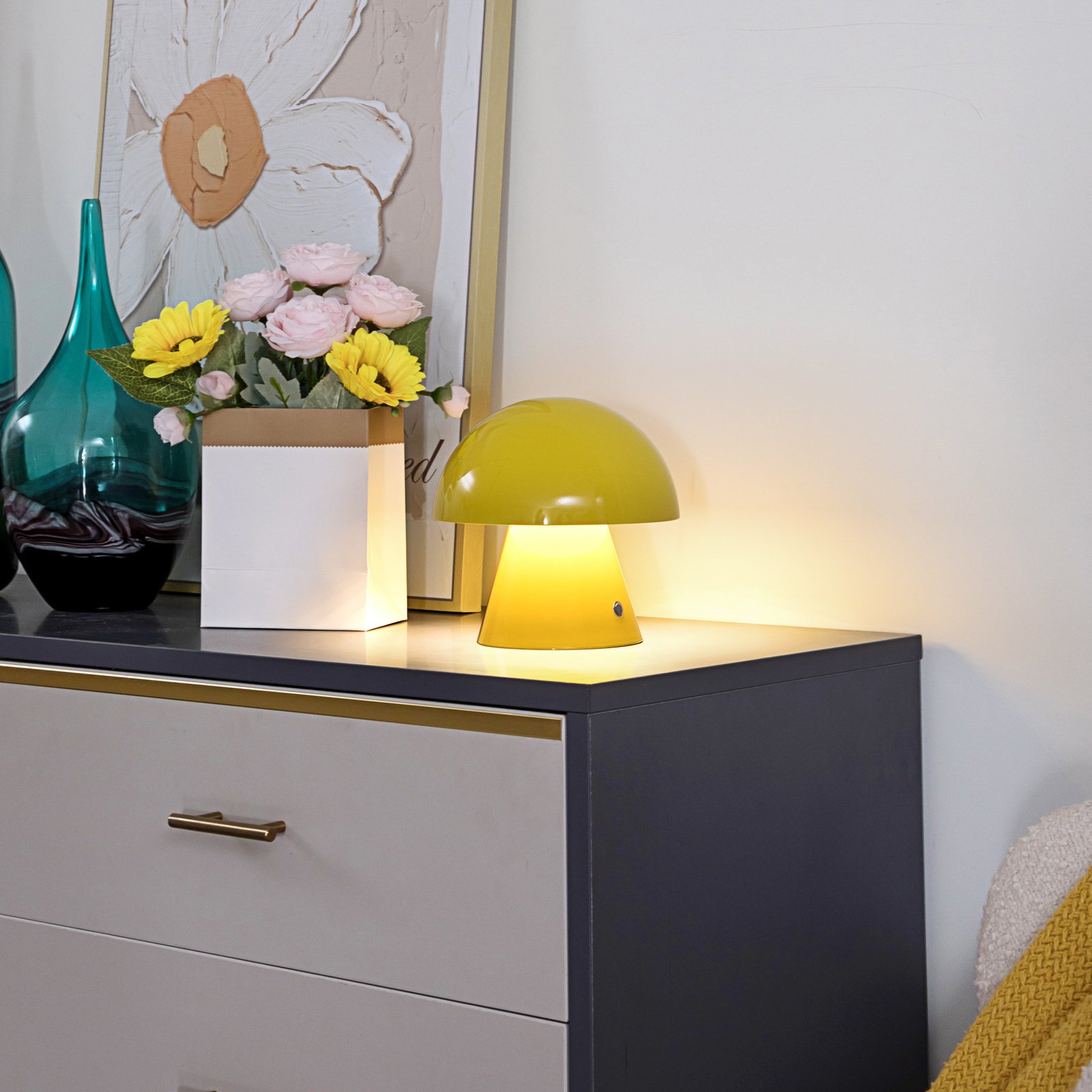 Lindby Nevijo lampe LED champignon jaune batterie