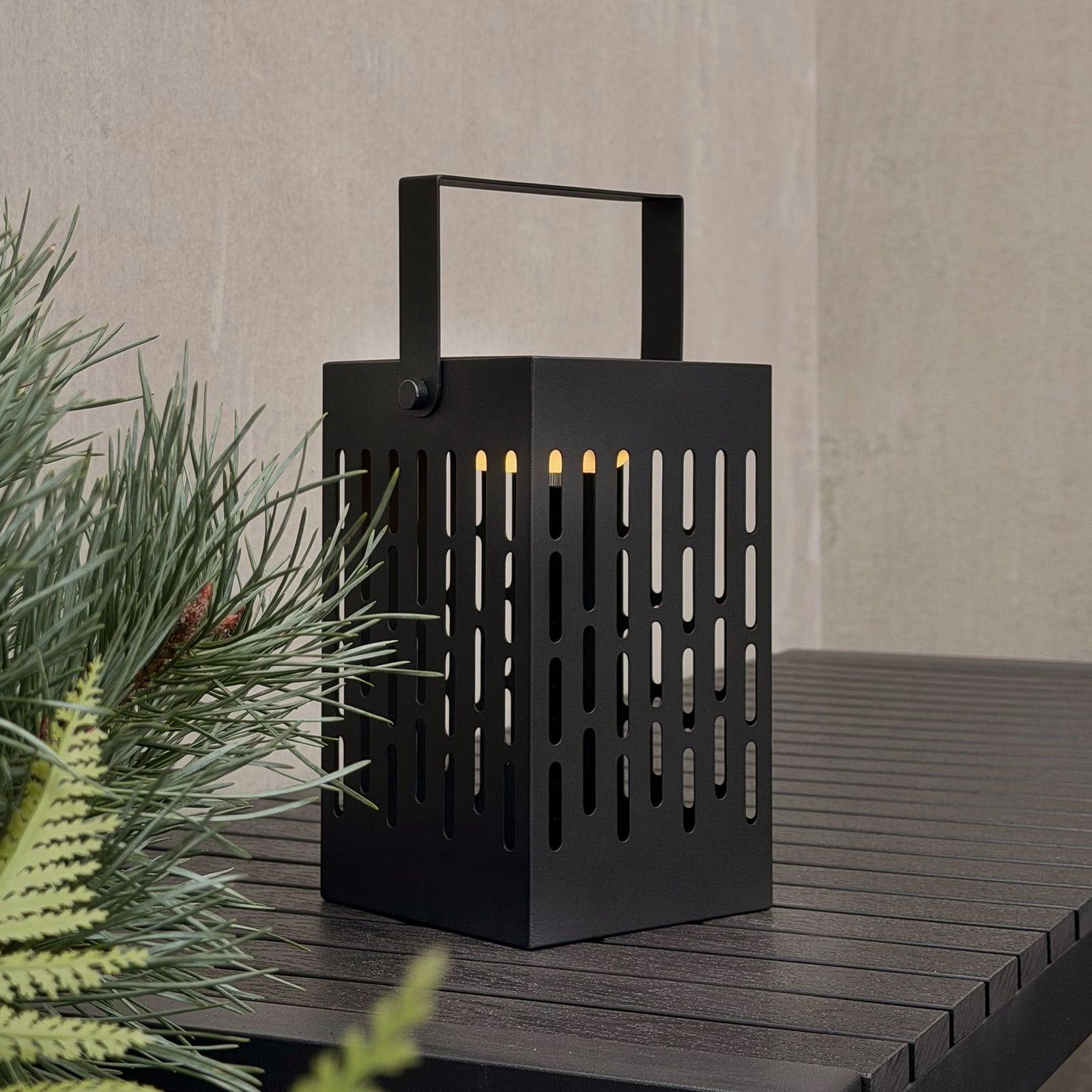 Luma LED-solcellslykta, svart, 20 cm, IP44 &ndash; Dyberg Larsen - Modern - Metall - Med en ljusk&auml;lla