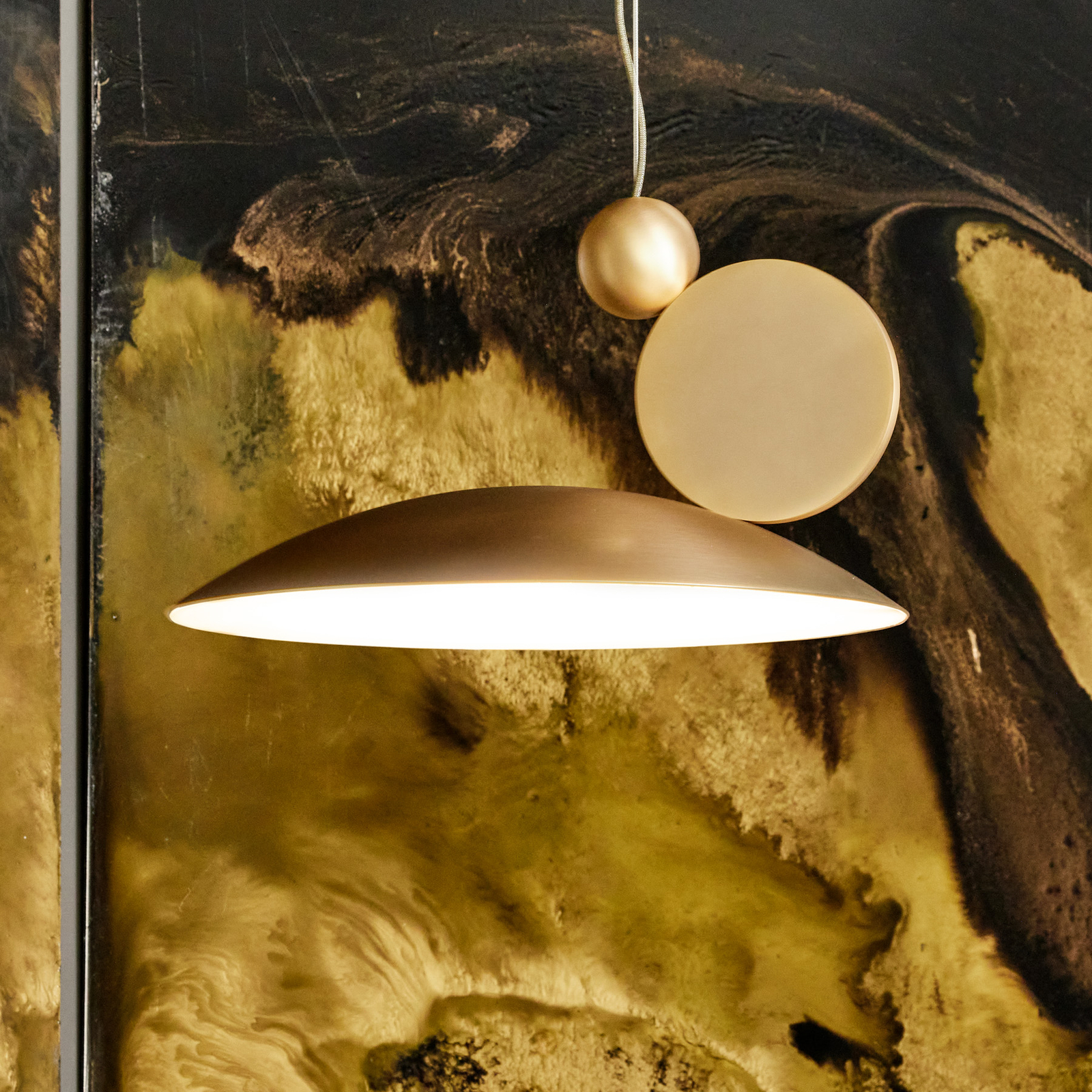 Lámpara colgante LED Equilibrium, Ø 40cm, oro