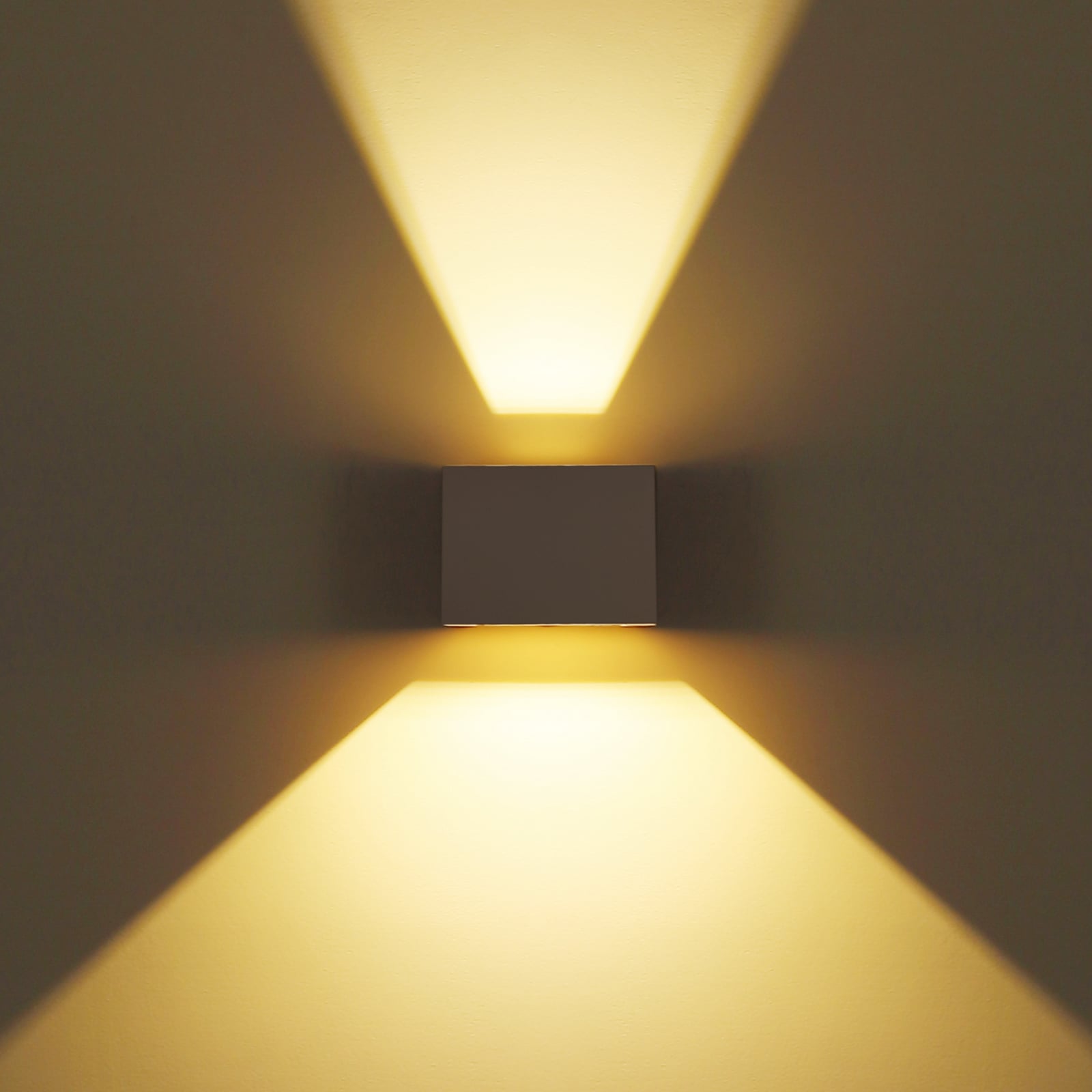 LED-Außenwandleuchte Veronika, sandfarben, up/down, IP54 LED-Außenwandleuchte Veronika, sandfarben, up/down, IP54