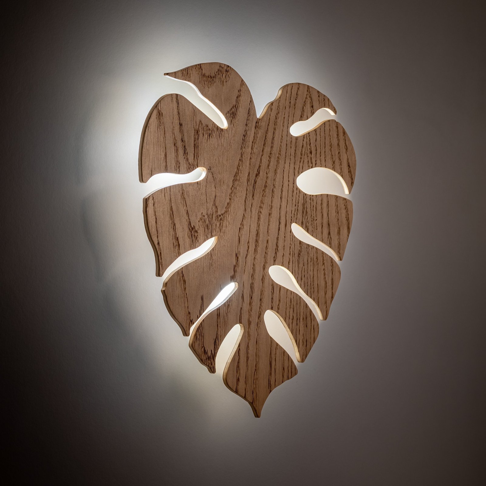 Envostar sienas lampa Folah, lapas forma, gaišs koks, 40 x 35 cm