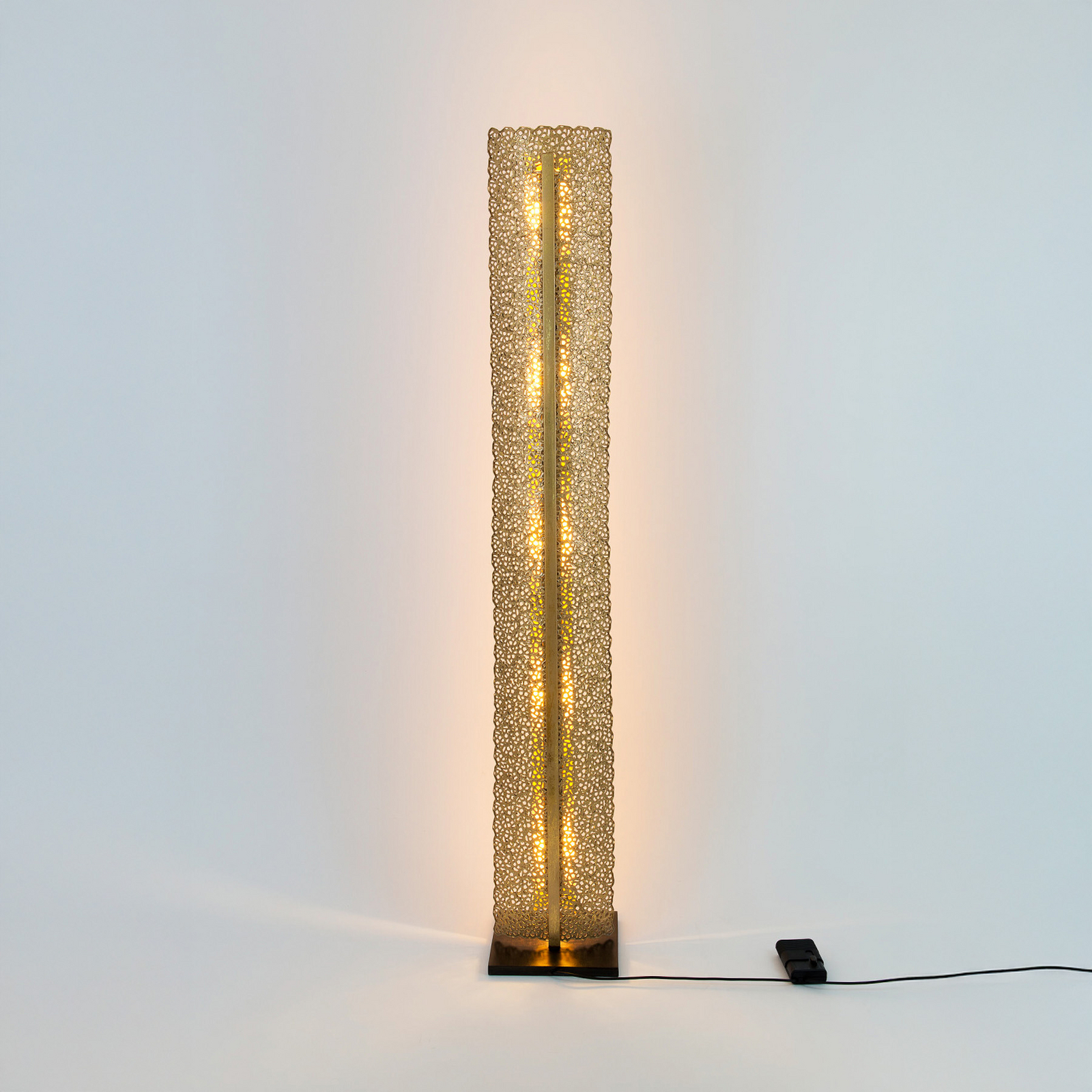 UTOPISTICO-LED-lattiavalaisin, kullanvärinen, korkeus 174 cm, metallia