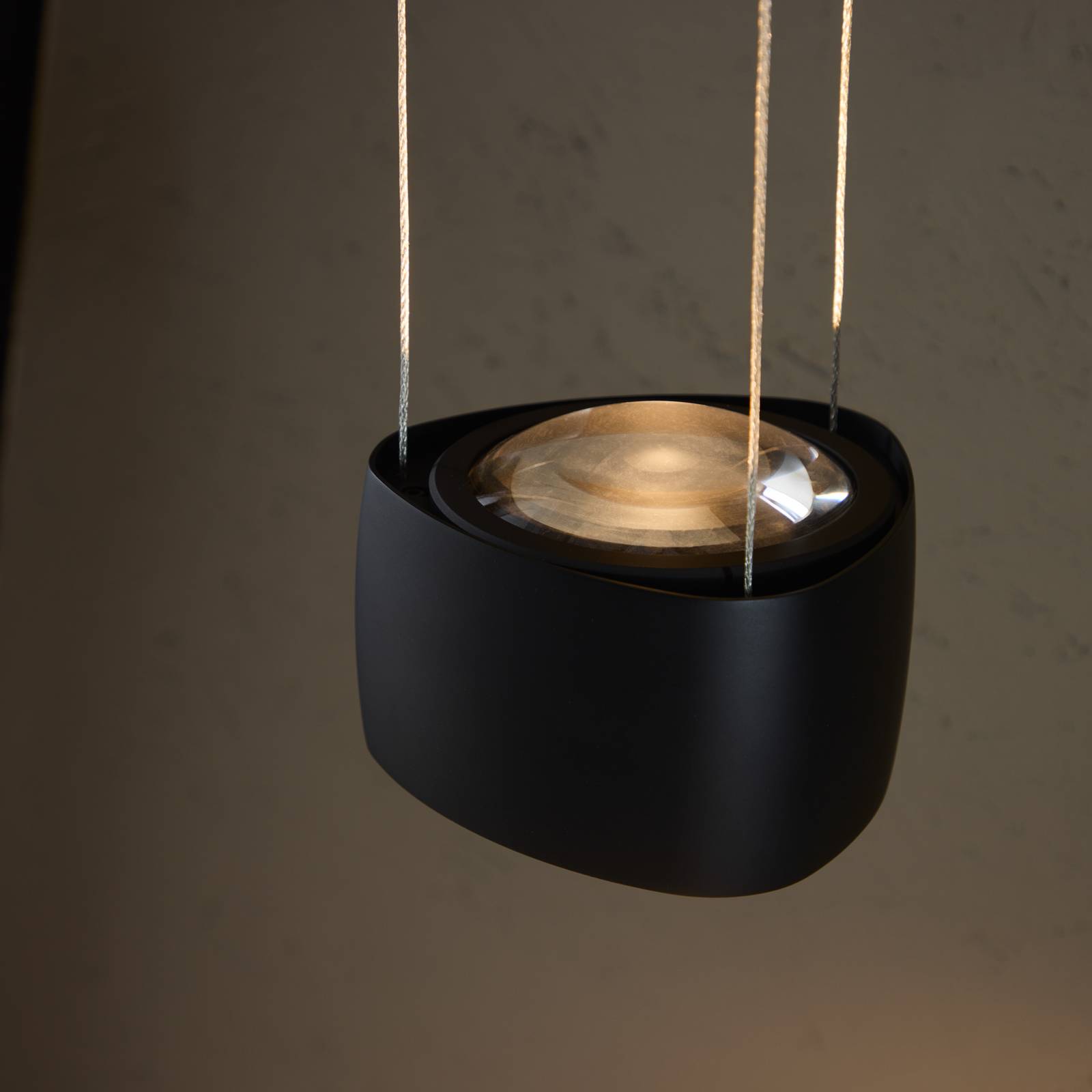 LOOM DESIGN żyrandol LED Air, czarna, 13 cm, aluminium