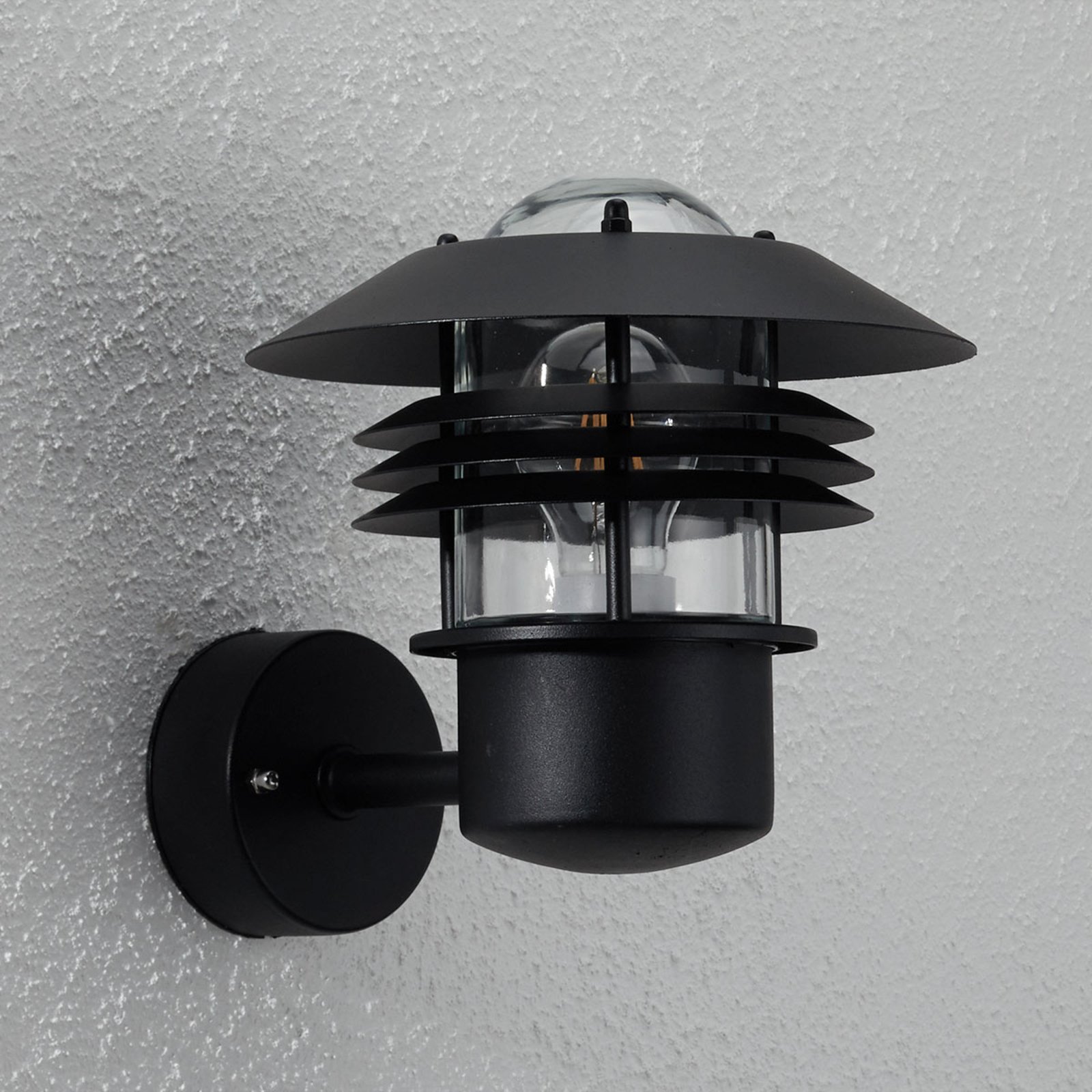 Beautiful outdoor wall lamp Vejers in black