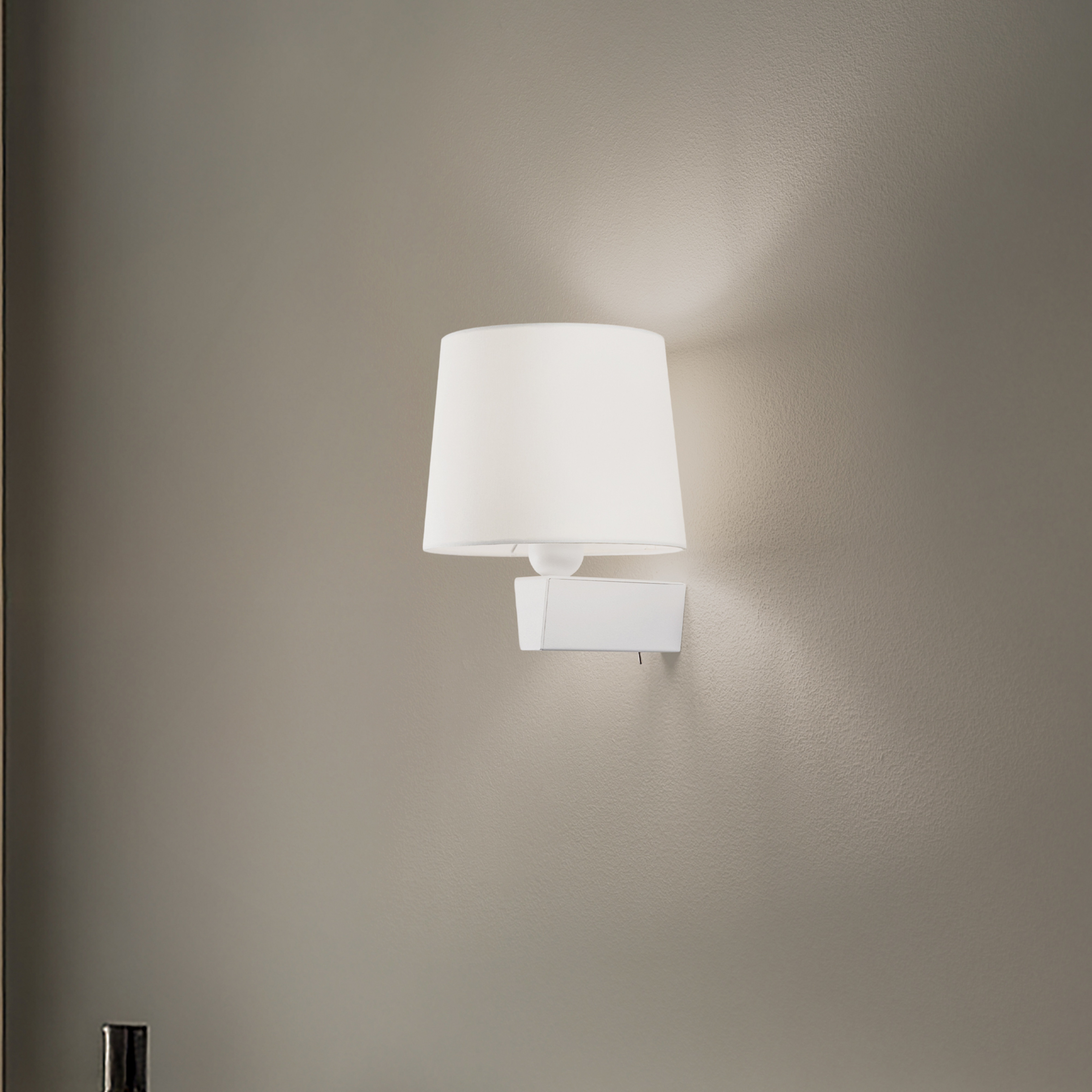 Kinkiet Chillin I z włącznikiem, biały