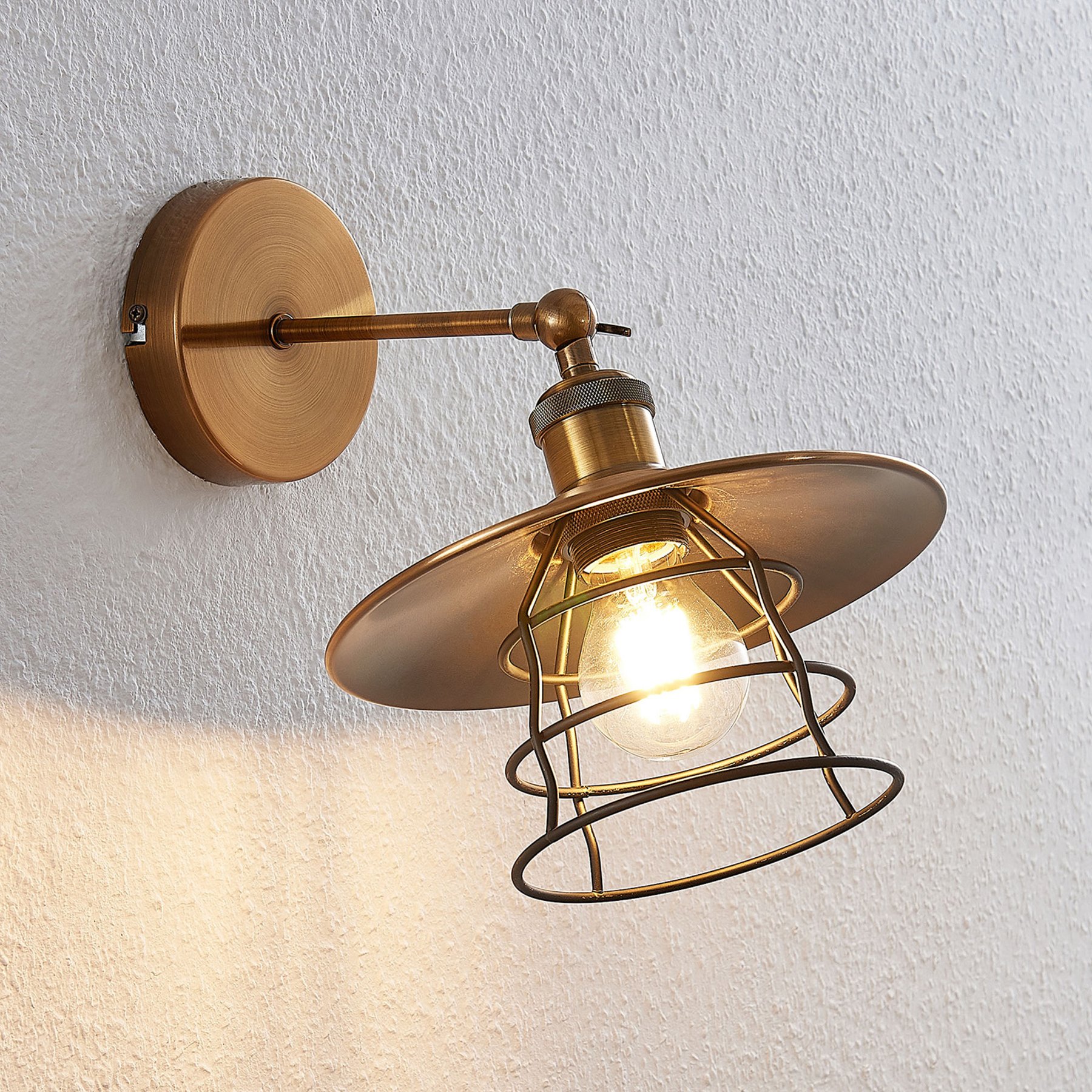 Lindby Ellmar wall light in antique brass, for Living / Dining Room, metal, E27, 60 W, energy efficiency: A++, W: 22 cm, H: 28 cm