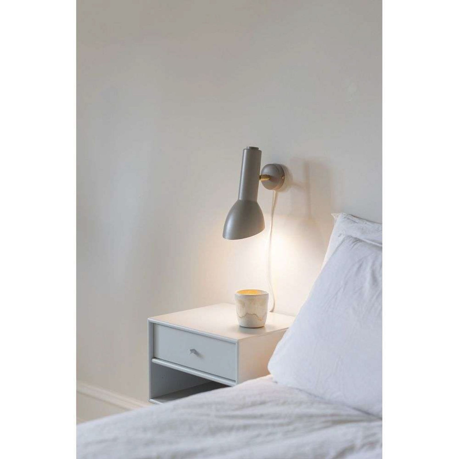 Oblique V&auml;gglampa Tegelr&ouml;d/M&auml;ssing CPH Lighting - Aluminium