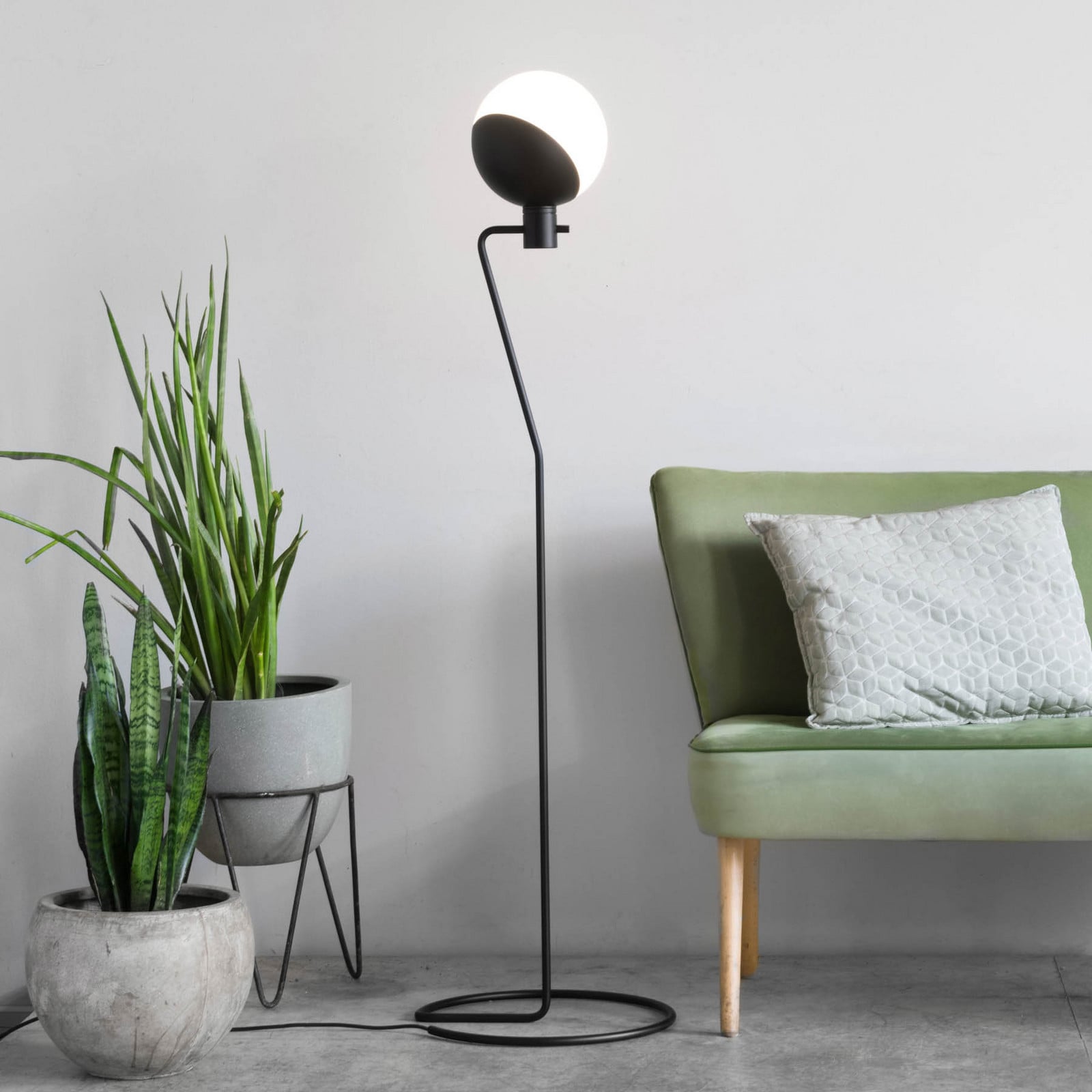 Baluna Gulvlampe GRUPA - Stue - Design - Metal - Kugle