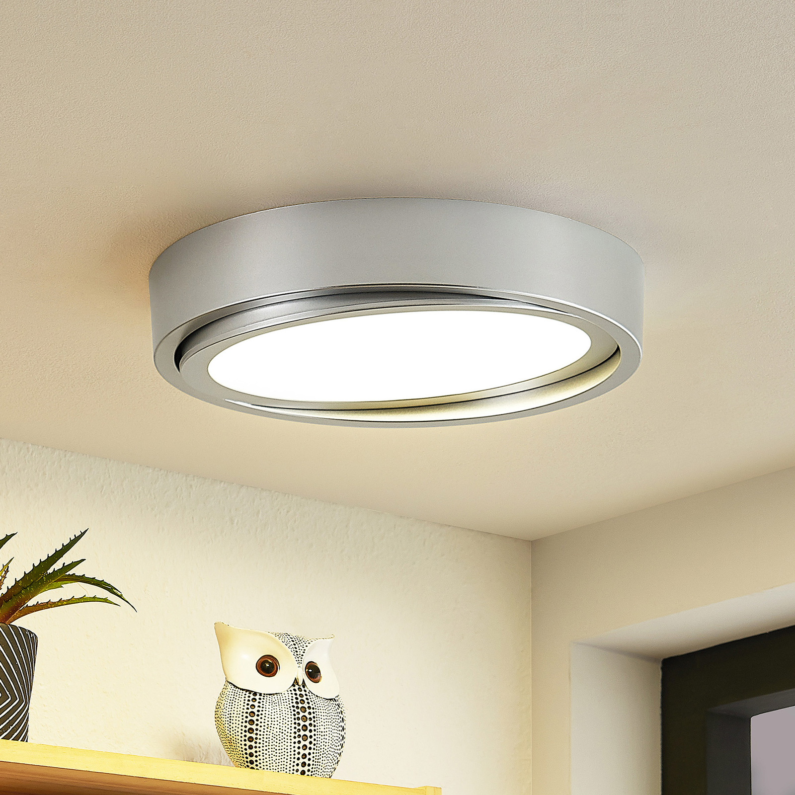 Prios Uvan LED-taklampe vippbar, rund, krom