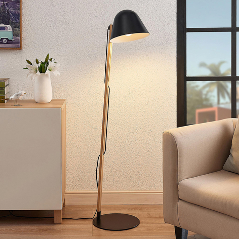Lindby Tetja golvlampa med trästav, svart