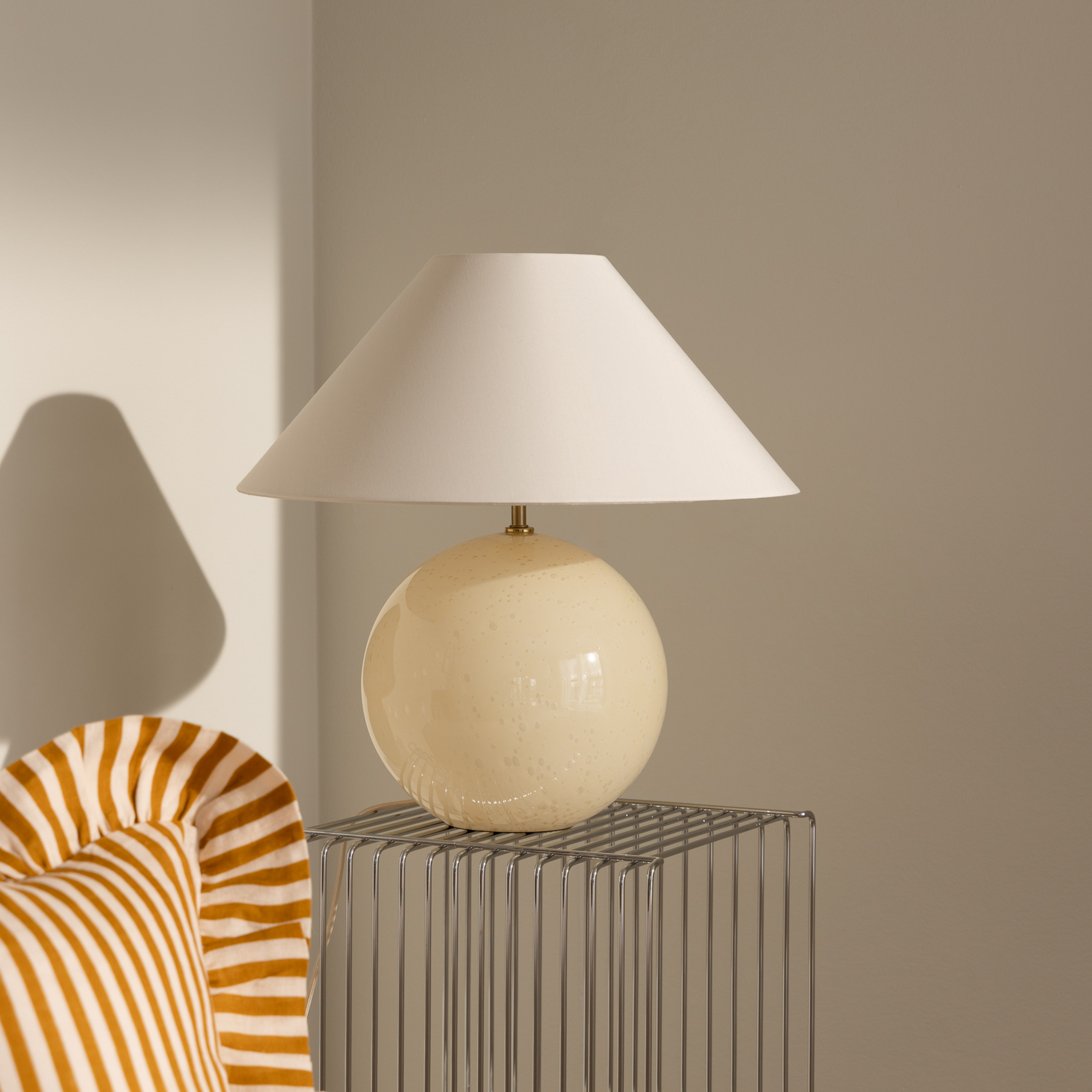 Iris 45 table lamp, cream textile, 45 cm – Globen Lighting