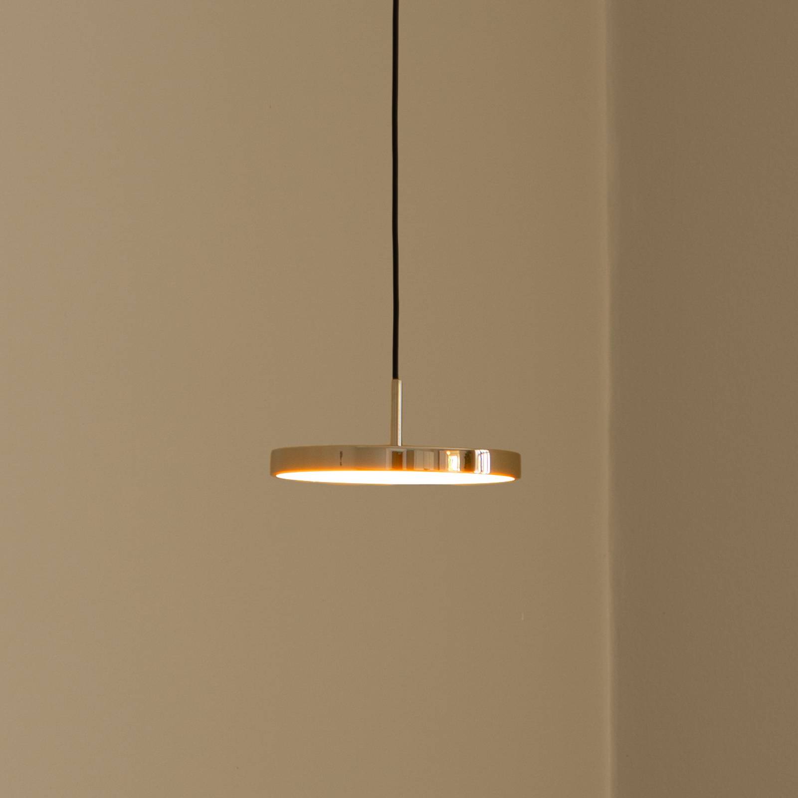 Żyrandol LED UMAGE Asteria Micro, polerowany mosiądz, Ø 15 cm