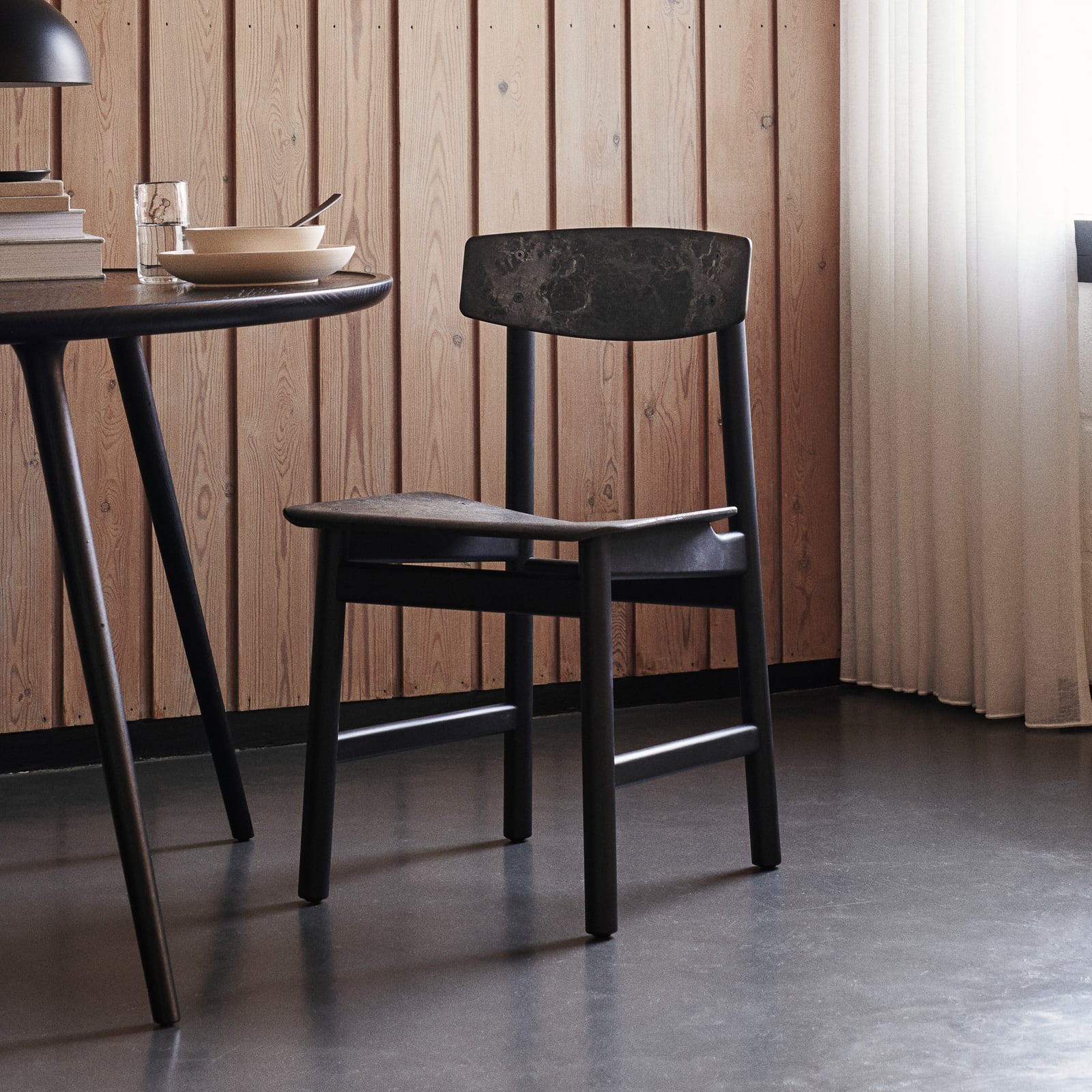 Chaise Conscious 3162, noire, hêtre, hauteur 78,5 cm - Mater