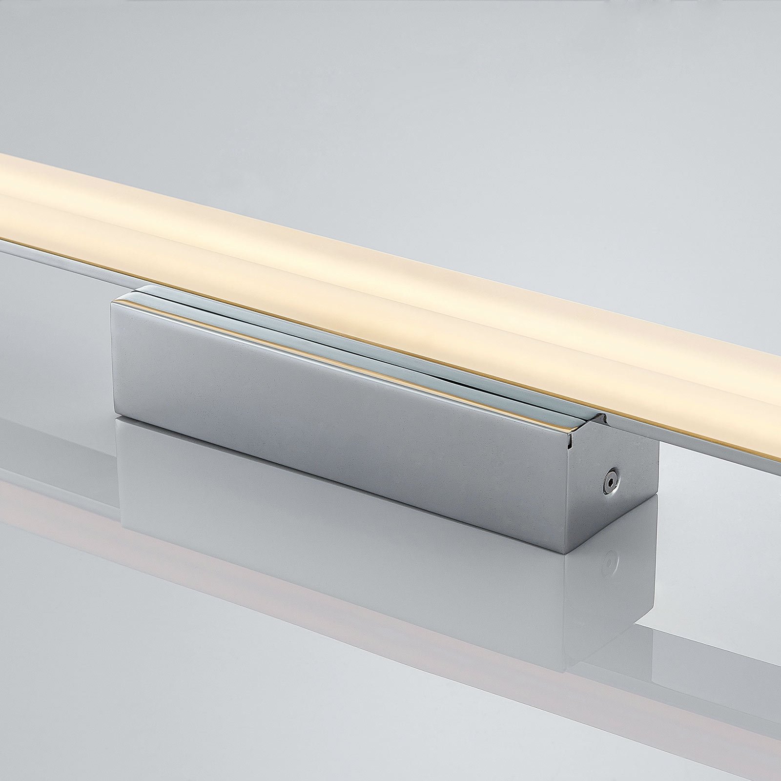 Levke LED Taklampe IP44 White/Chrome - Lindby