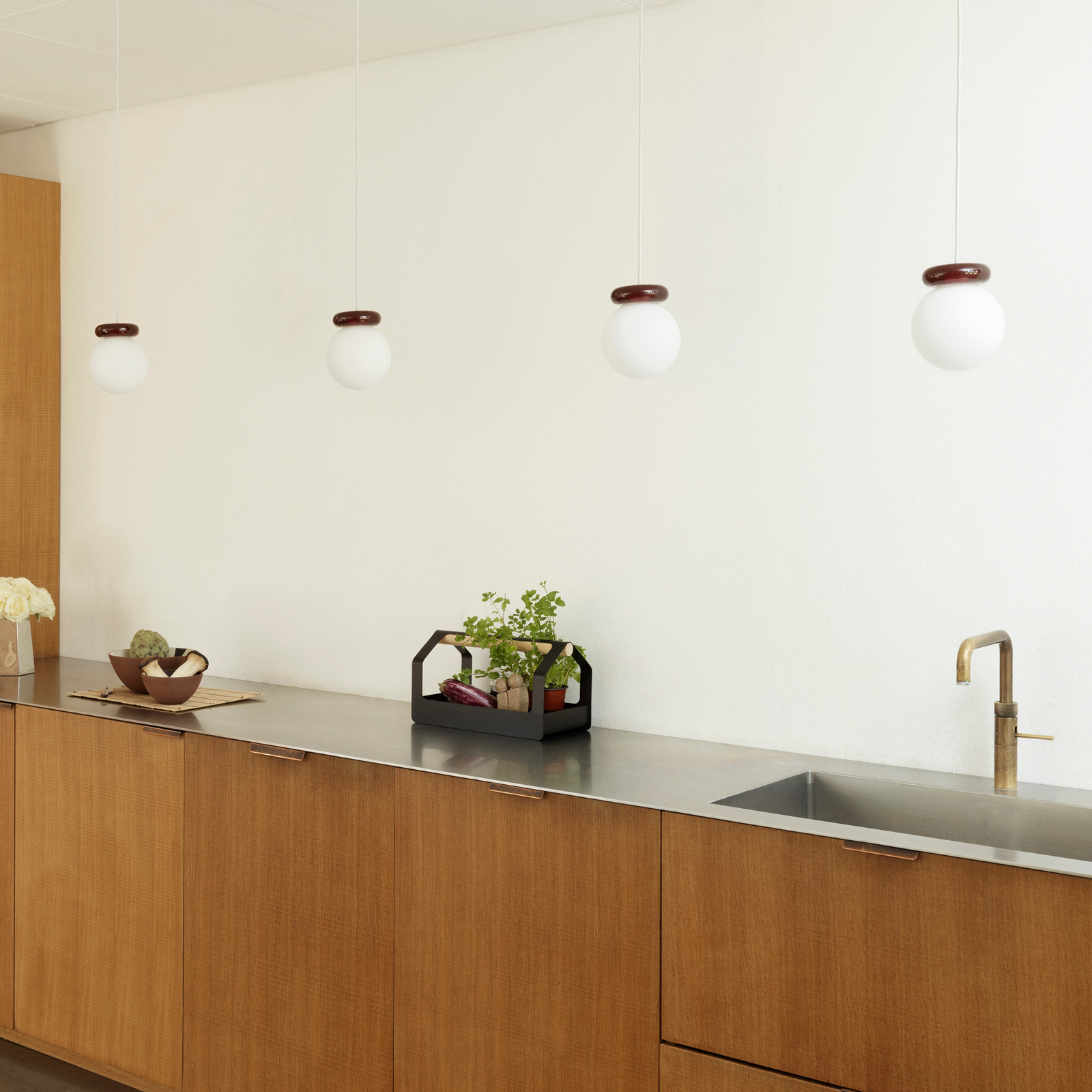 Hinx Pendellampe, dunkelrot/weiß, Glas - Normann Copenhagen