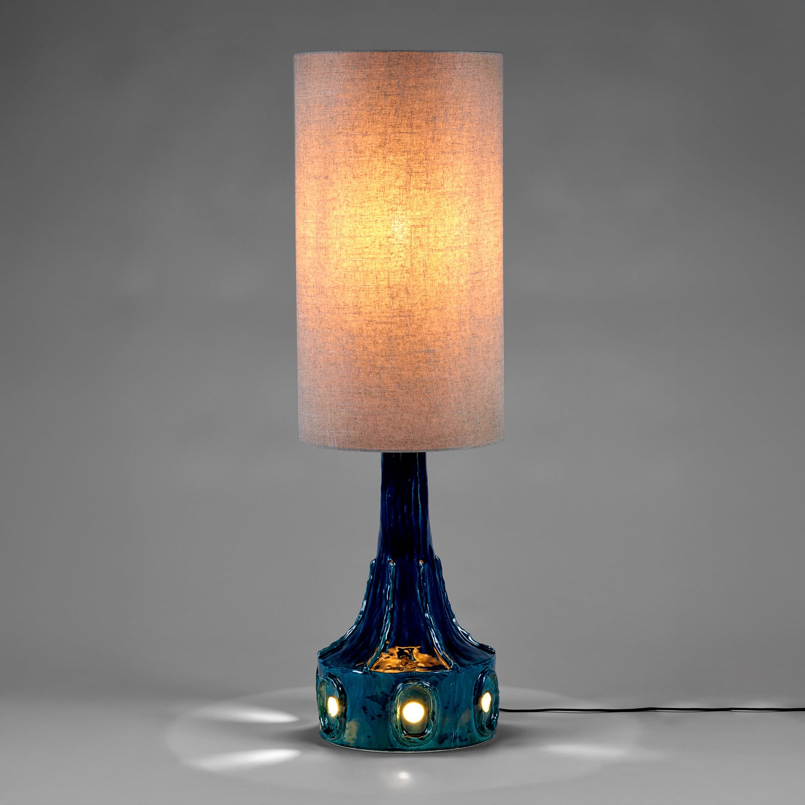 DARK BLUE GEORGIA bordlampe, mørkeblå, keramik, tekstil, 116 cm – Serax