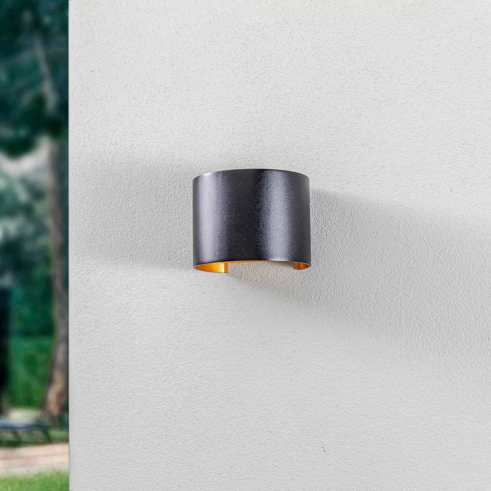 Zewnętrzna lampa ścienna LED Lindby Nivar, okrągła, czarna/złota, IP54