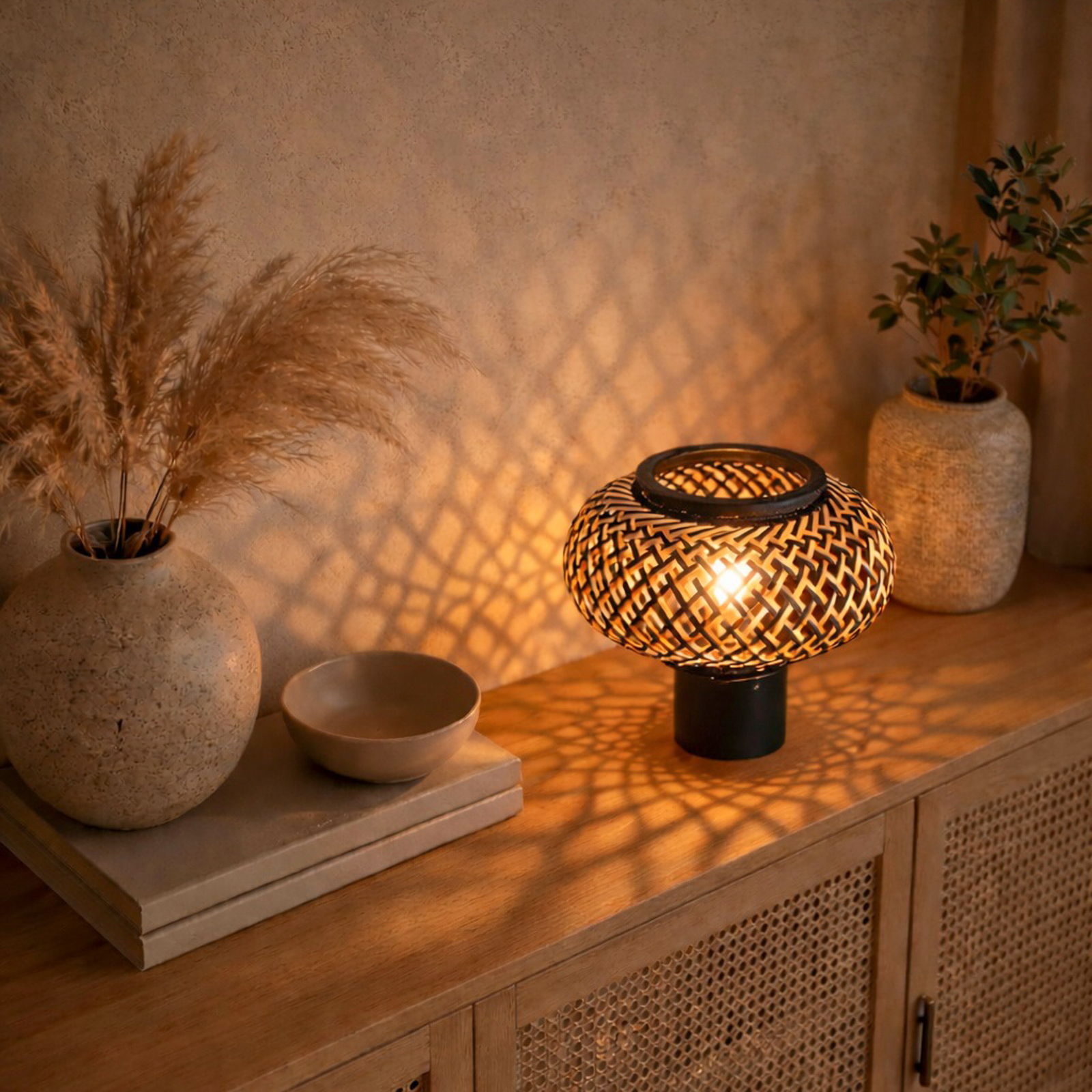 Galda lampa „Bloeba“, melna, bambusa pīts, Ø 22,5 cm