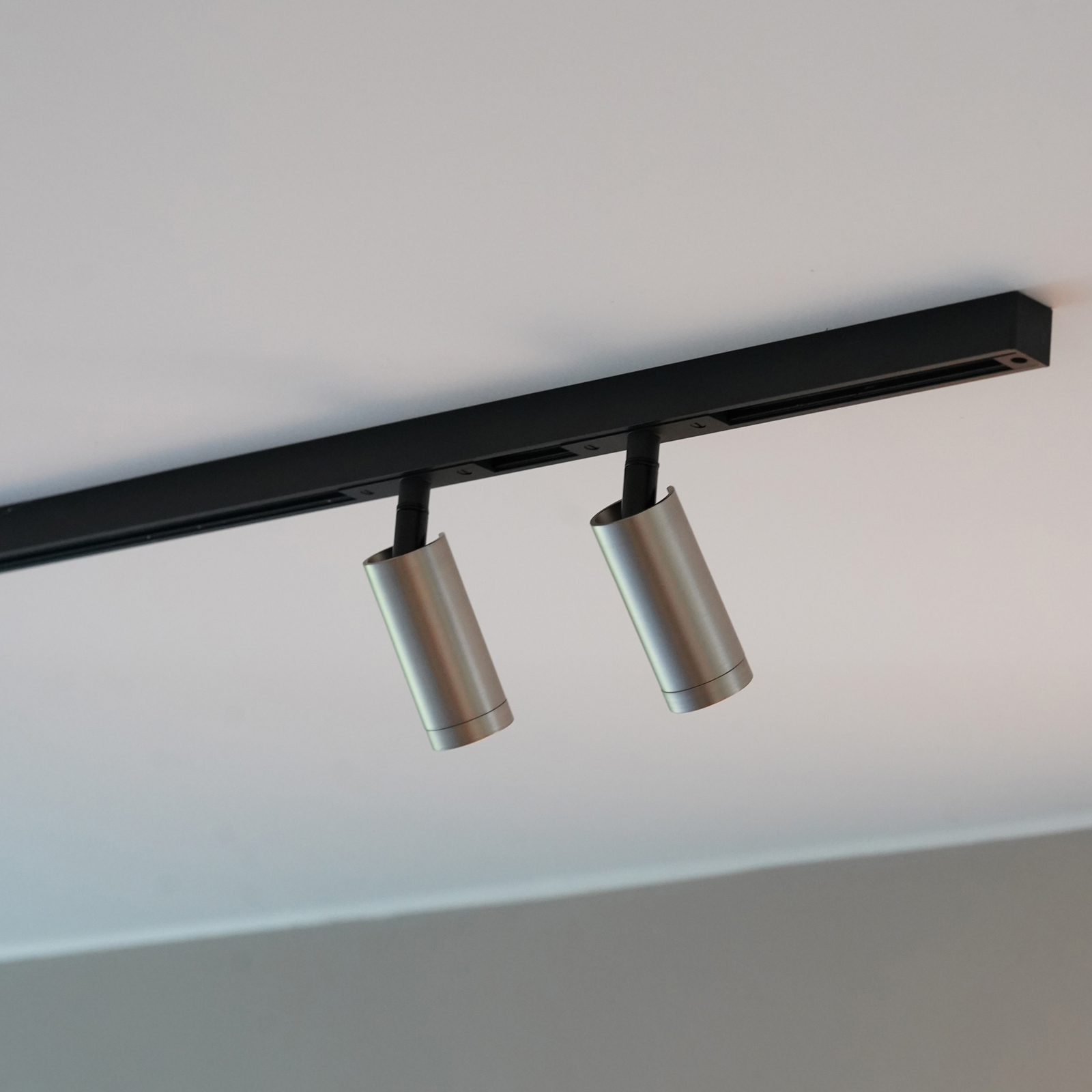 Designline Domino Mini skinnespot, aluminium, 11 cm – Antidark Designline Domino Mini skinnespot, aluminium, 11 cm – Antidark