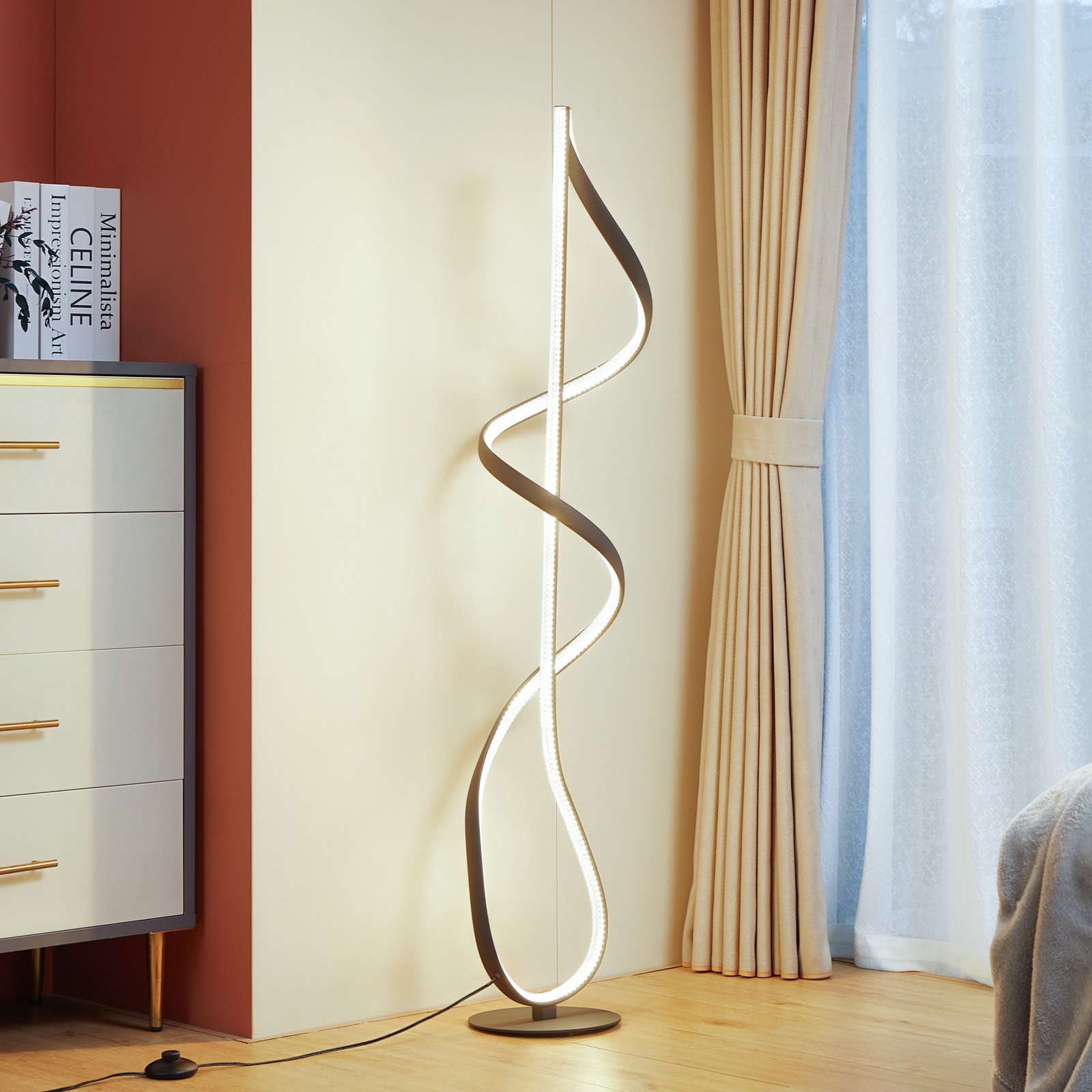 Lucande LED stāvlampa Rodado, melna, 132 cm, alumīnija