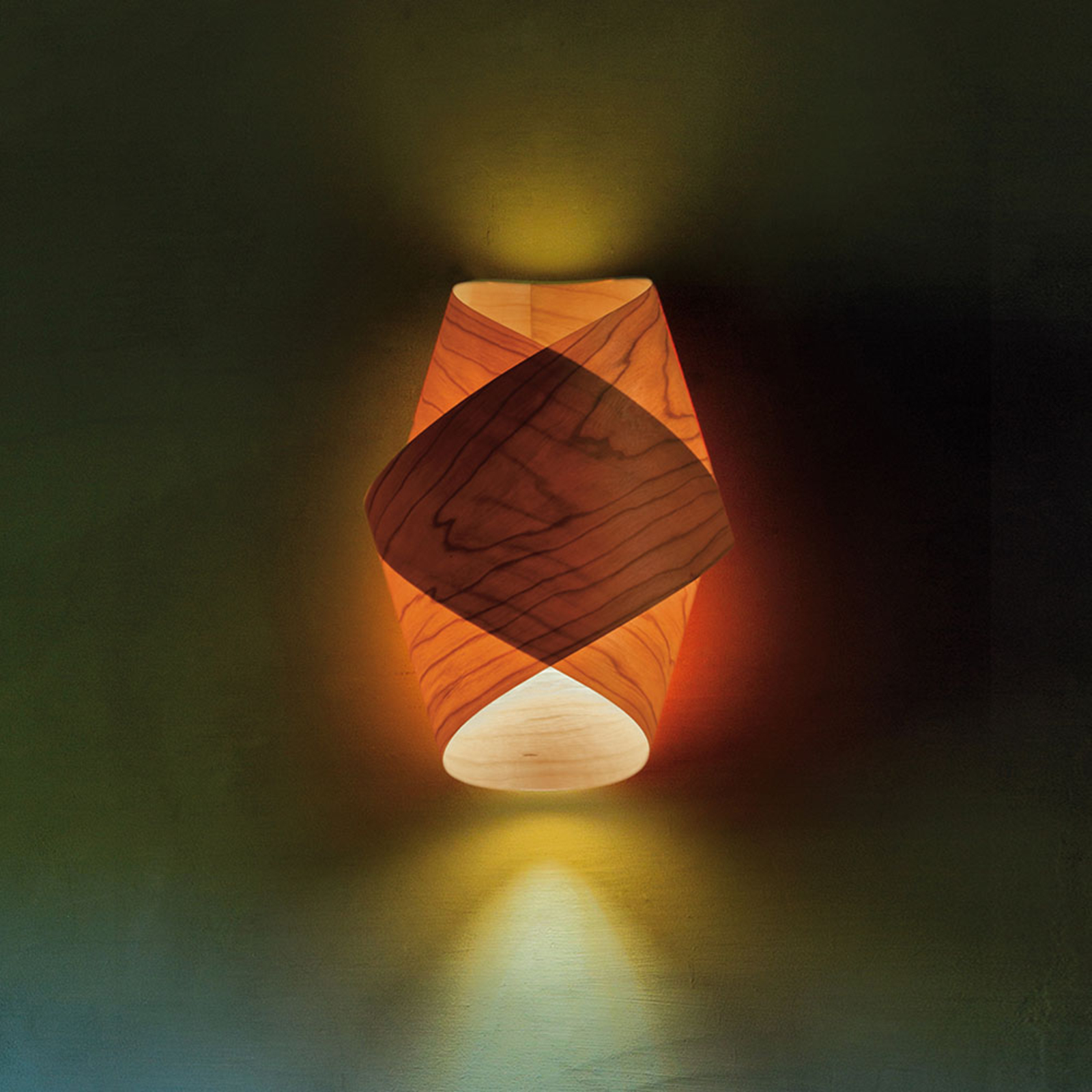 LZF Orbit Wandleuchte aus Holzfurnier