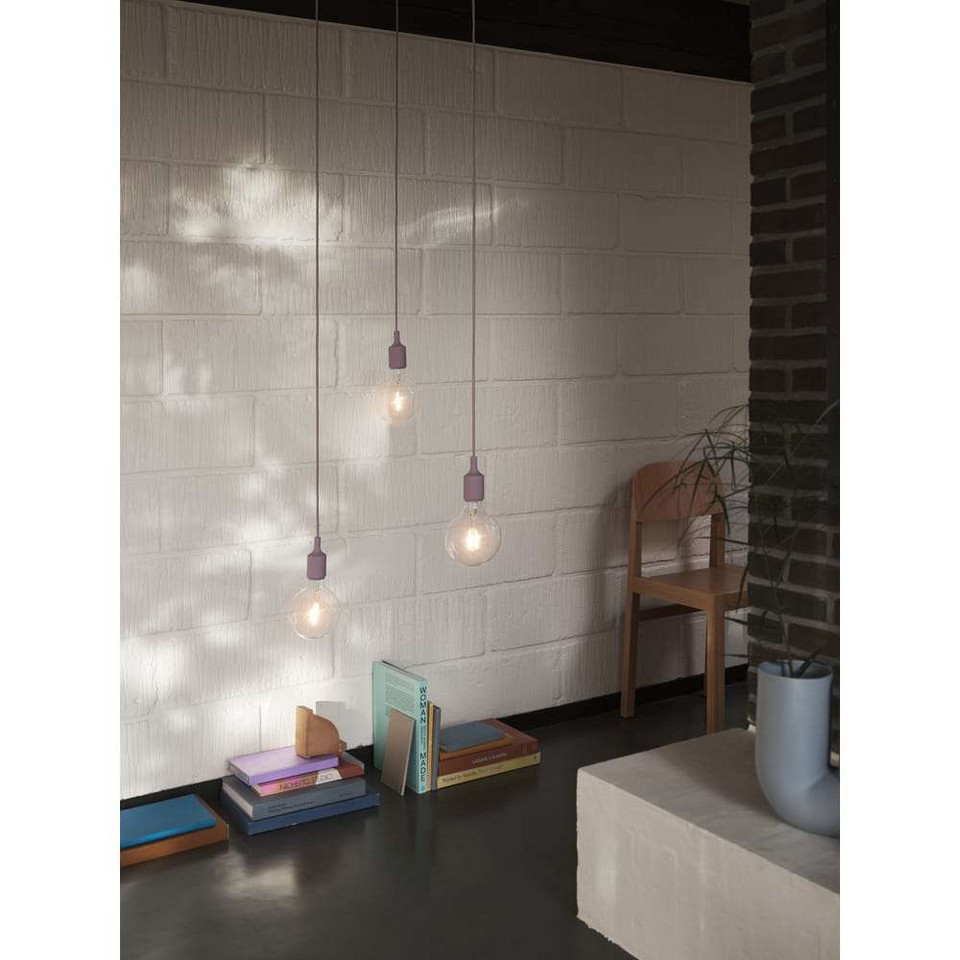 Muuto E27 pendellampa Dusty Lilac, violett från Muuto