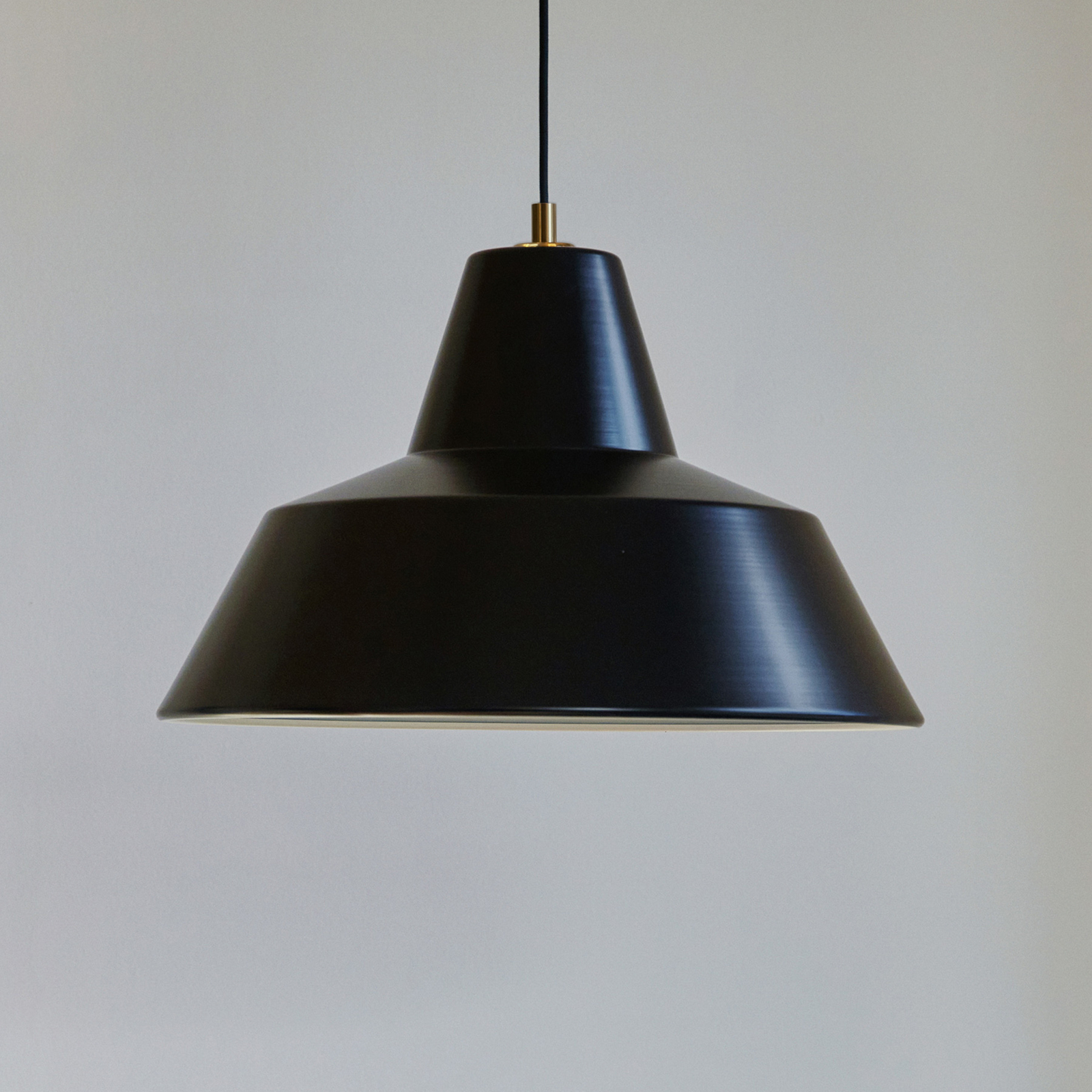 Workshop W4 Pendelleuchte, matt schwarz, E27 - Made By Hand Workshop W4 Pendelleuchte, matt schwarz, E27 - Made By Hand