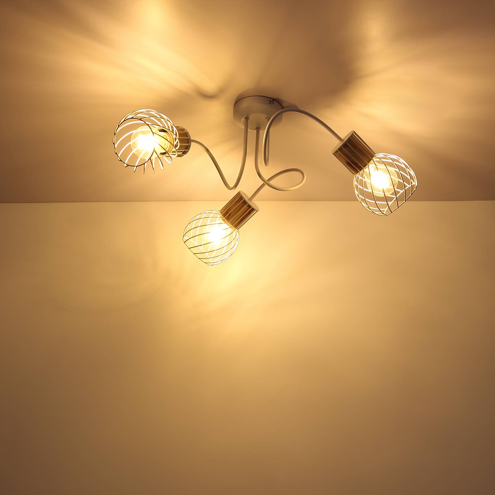 Luise loftlampe i hvid og trælook 3 lyskilder