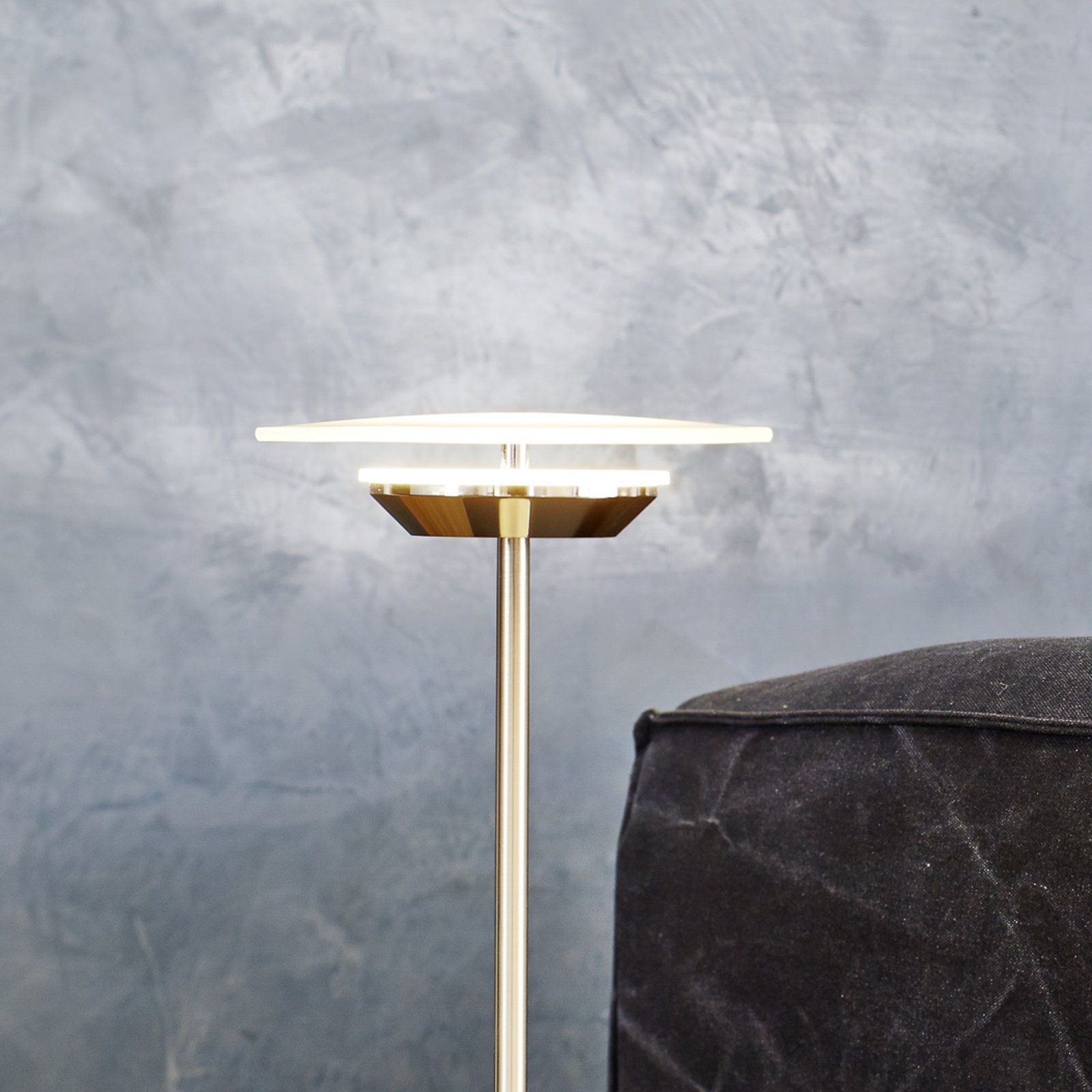 B+M LEUCHTEN Astra LED table lamp, brass