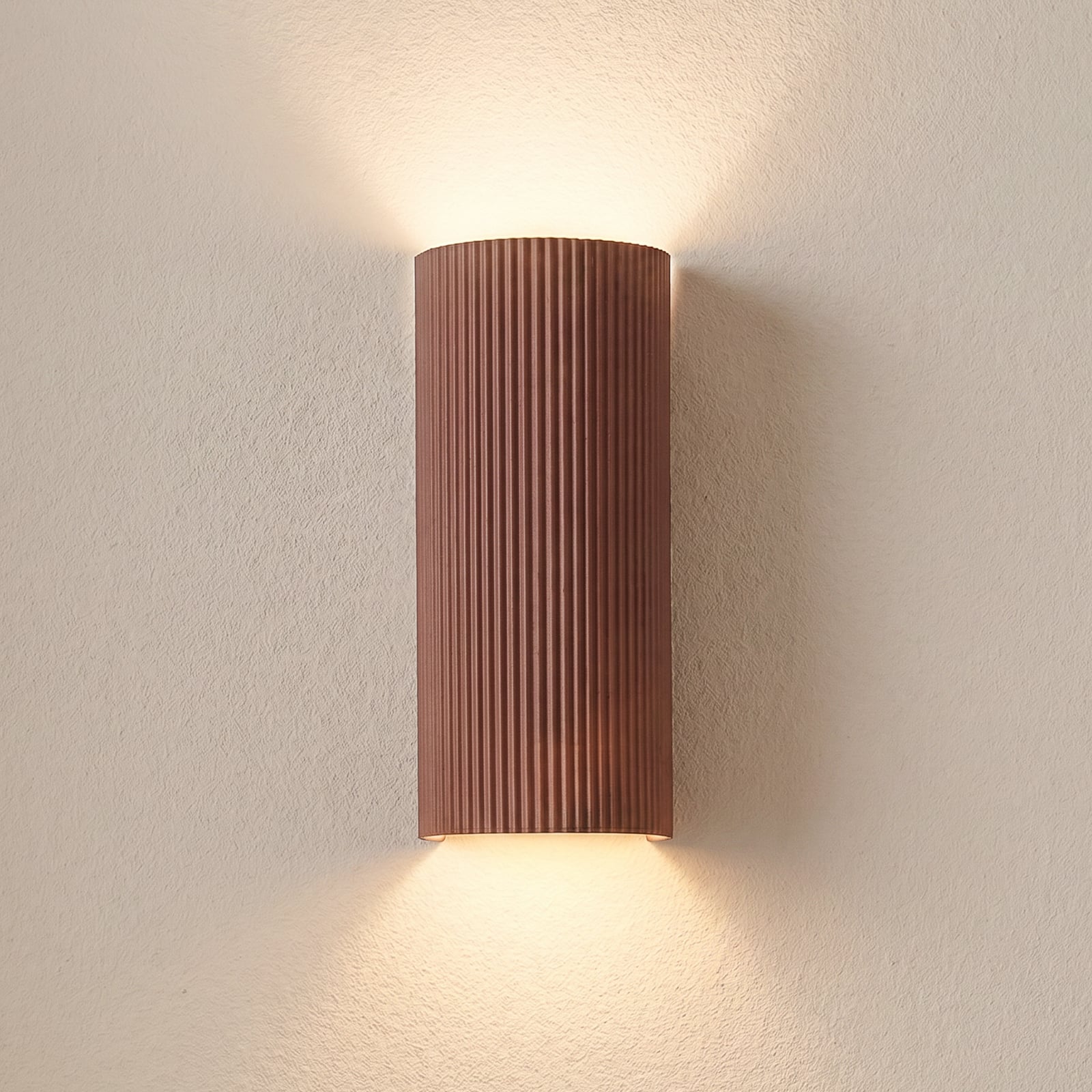 Lindby Colja -seinävalaisin, ruskea, pyöreä, korkeus 30,5 cm, kipsi