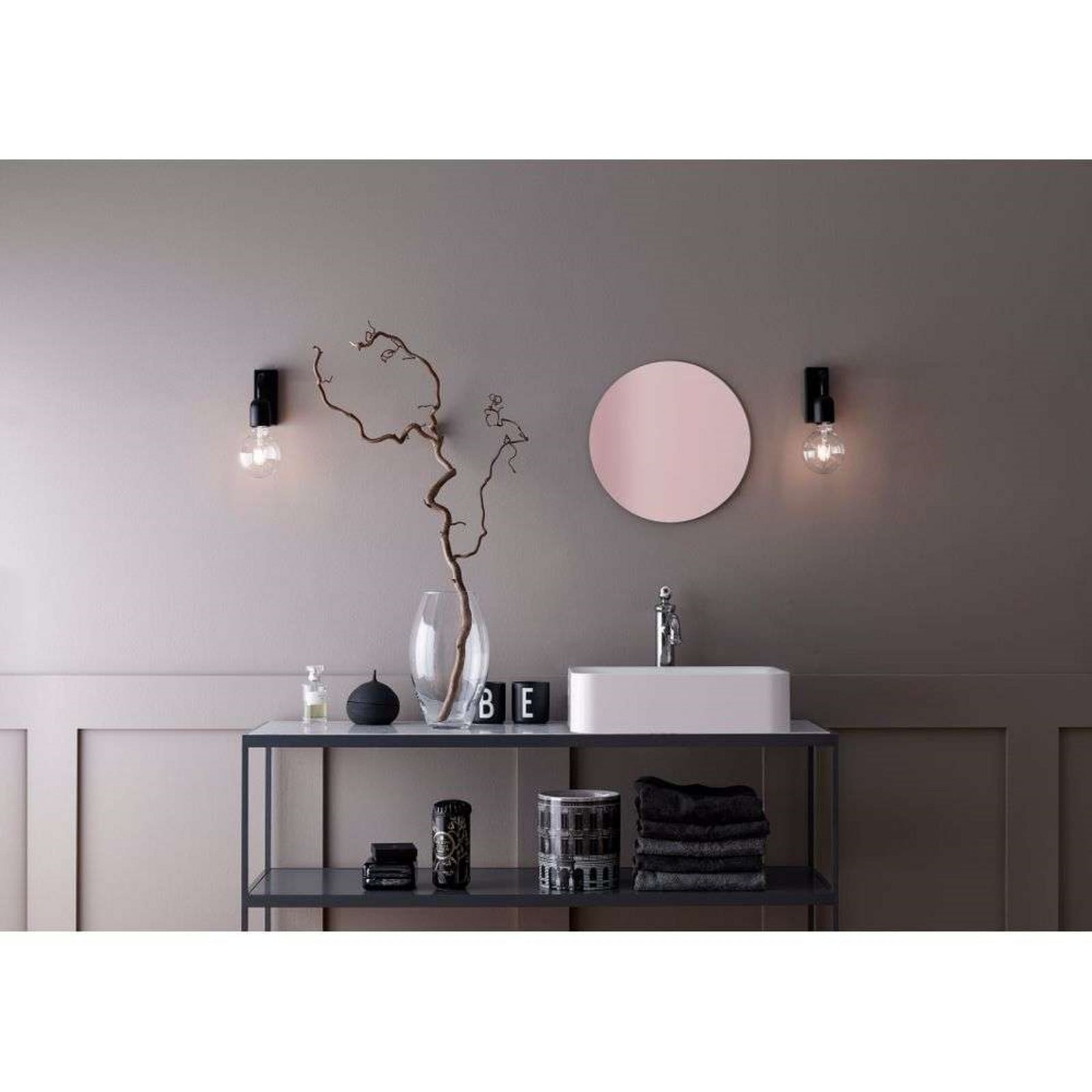 Regal 1 V&auml;gglampa Brushed Brass Belid - Vardagsrum - Metall