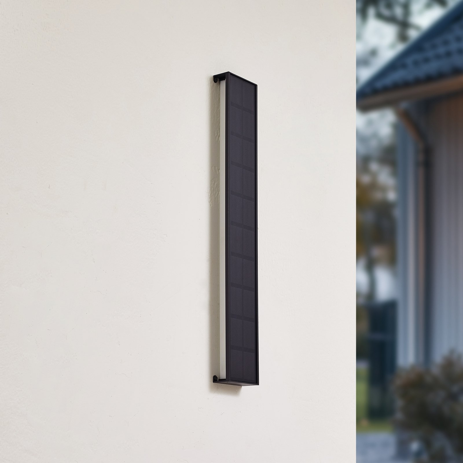 Lindby LED solar wall light Laarni, dimmable, IP54, black