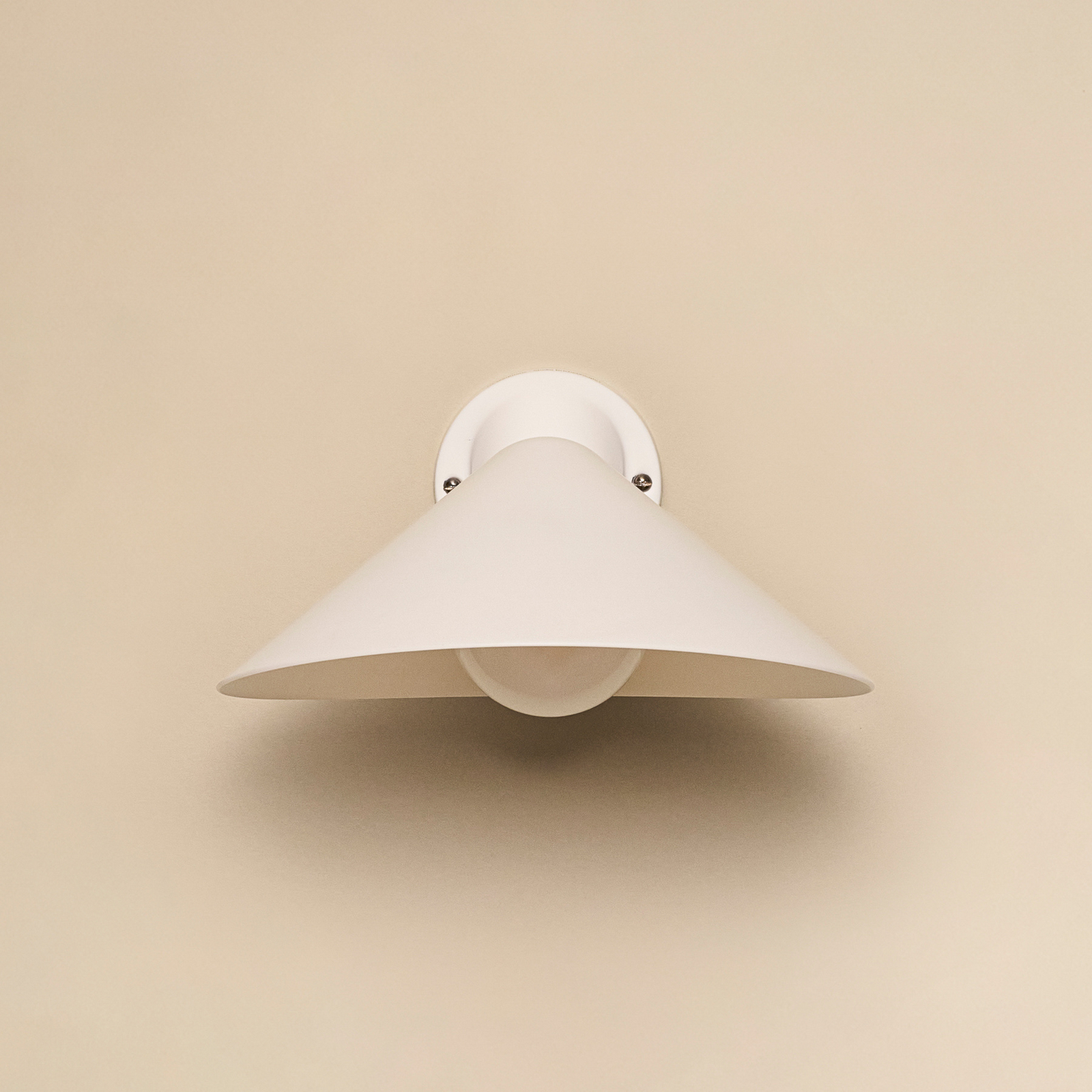 Applique per il bagno Plume, alluminio/plastica bianca, IP44 - DCW