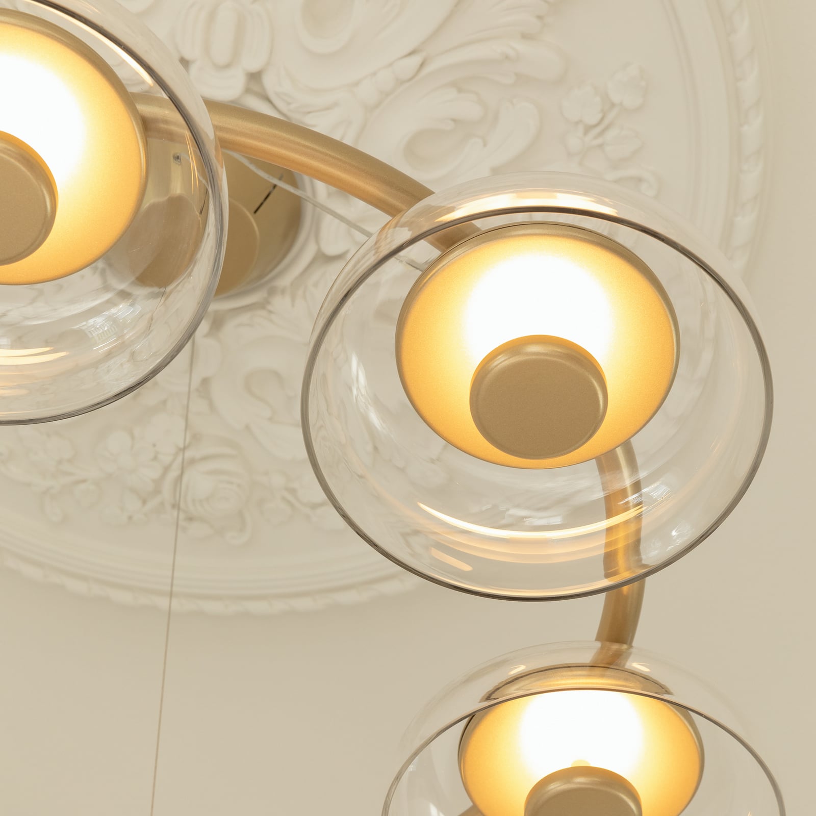 Blossi 6 lysekrone, gull/klar, Ø 80 cm, 6 lyskilder - Nuura